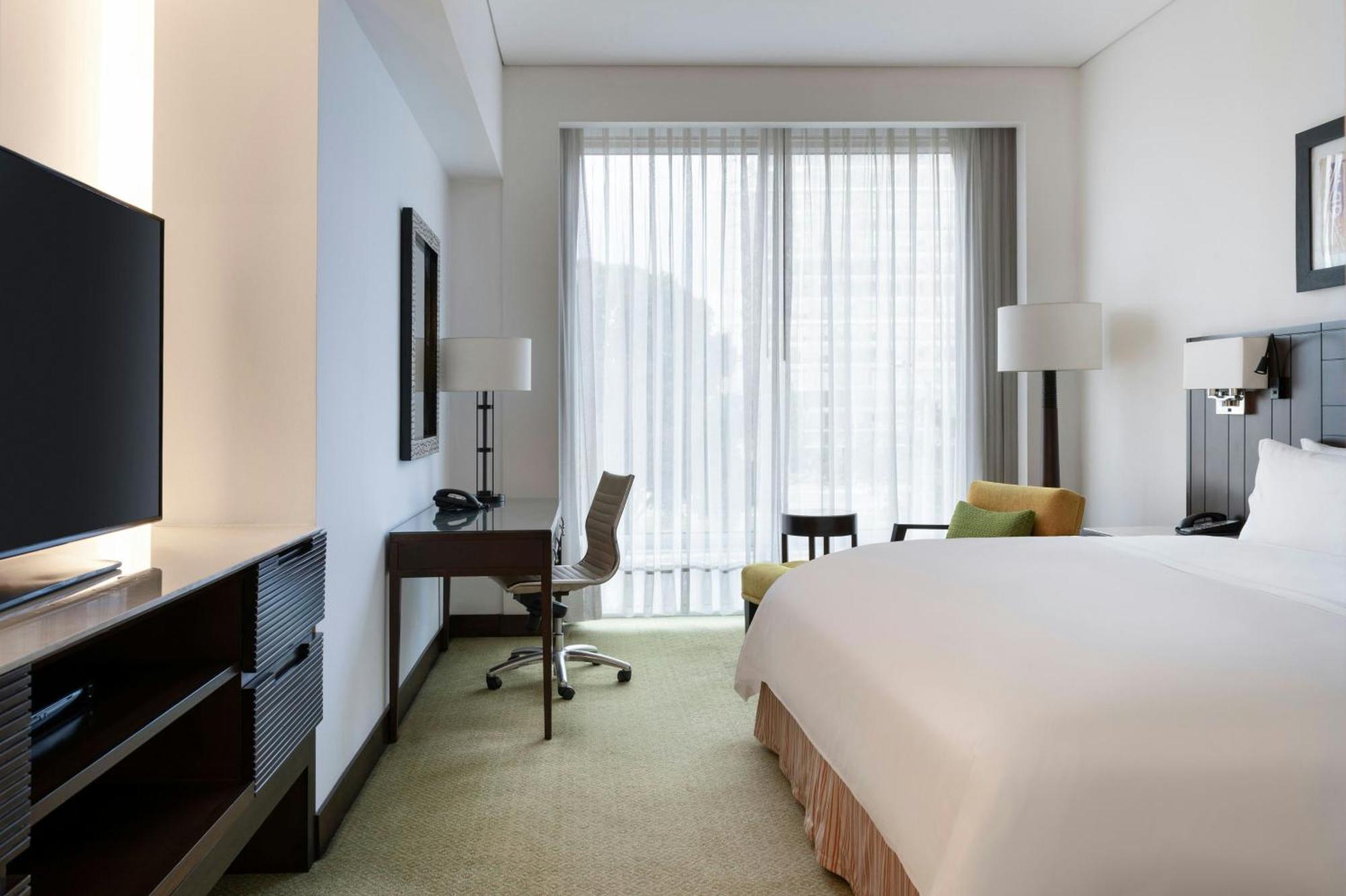Junior King Suite Executive Lounge Access