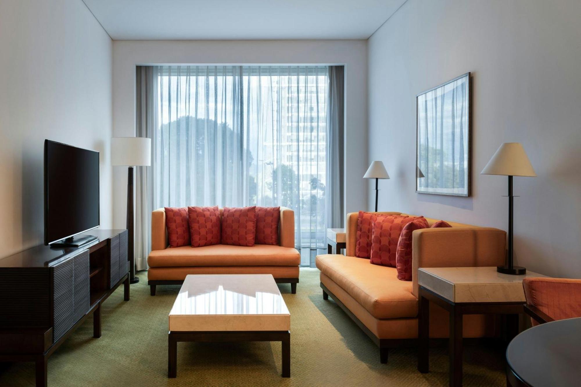 Junior King Suite Executive Lounge Access