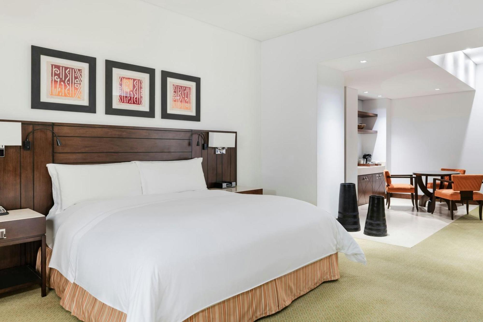 One-Bedroom Suite Lounge Access