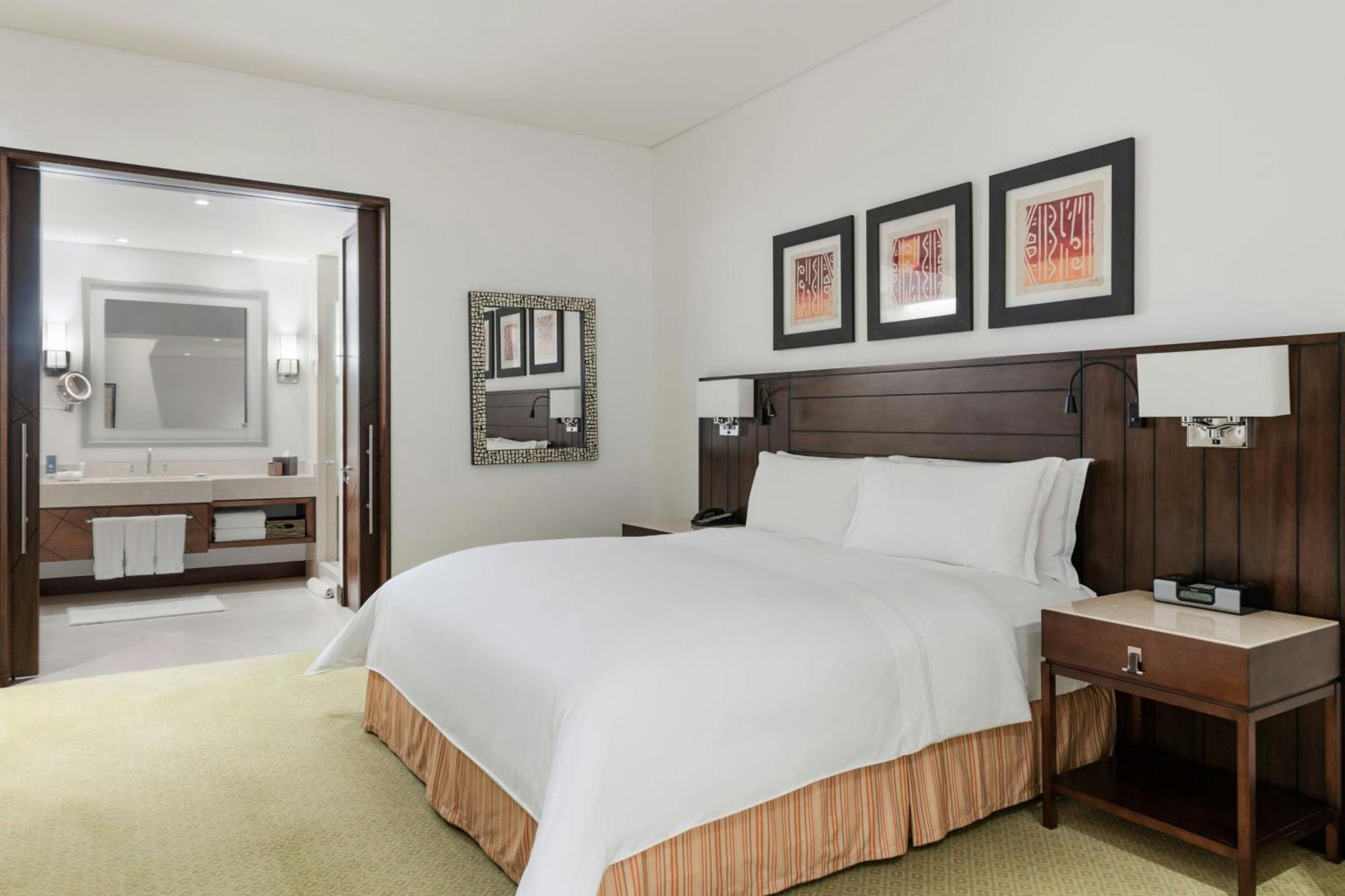 One-Bedroom Suite Lounge Access