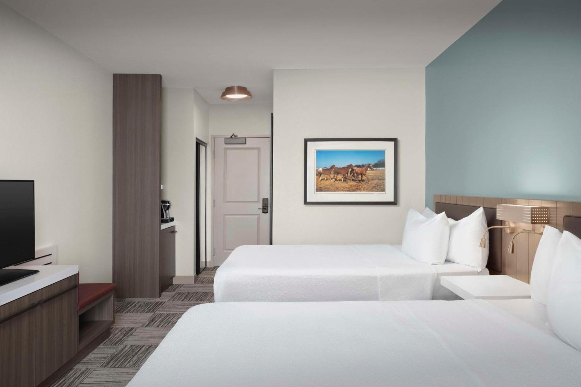 Queen Room Two Queen Beds Accessible Tub Mobility Access