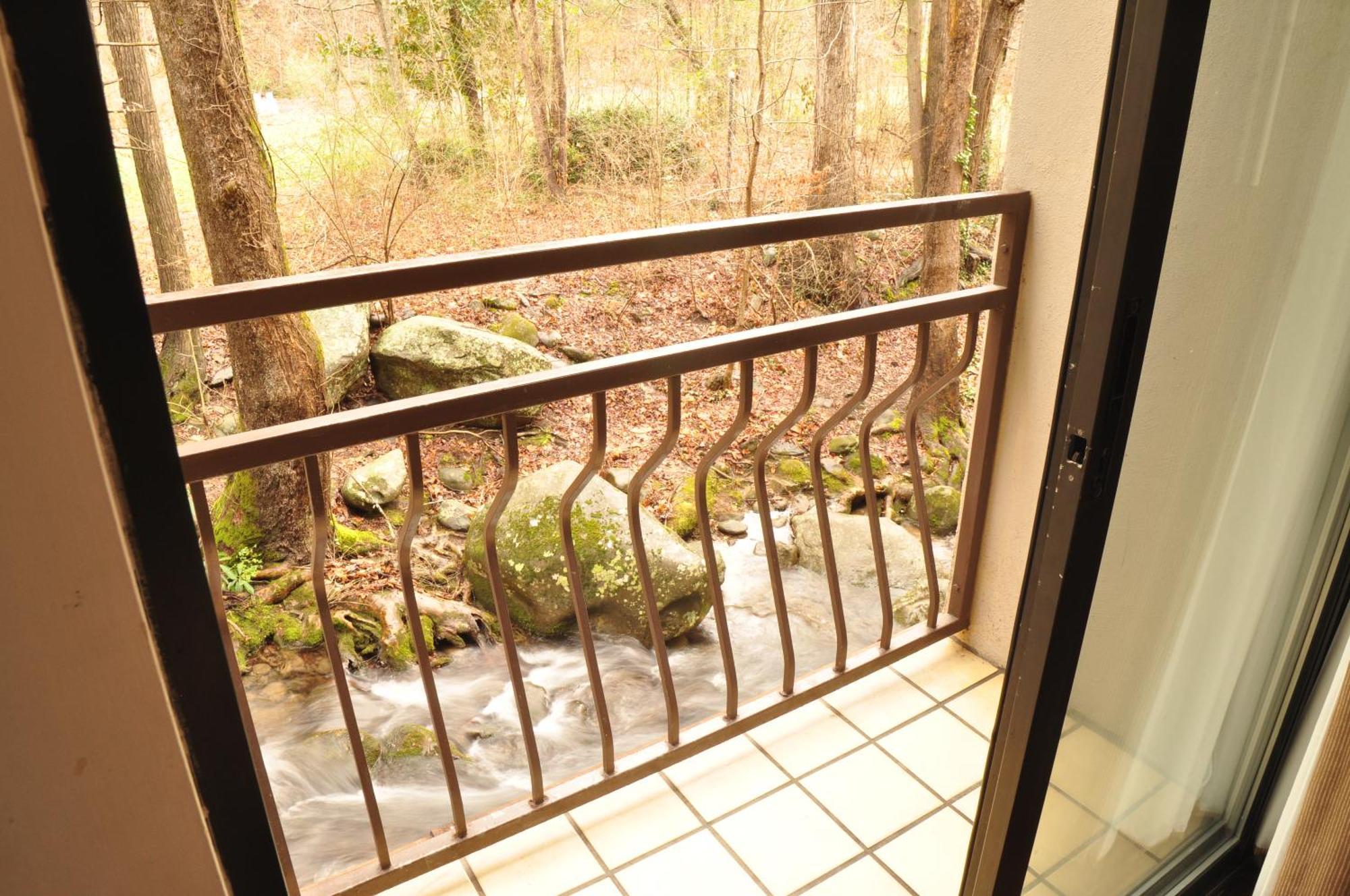 Double Queen Room with Balcony No Pets,1651174834:JPEG