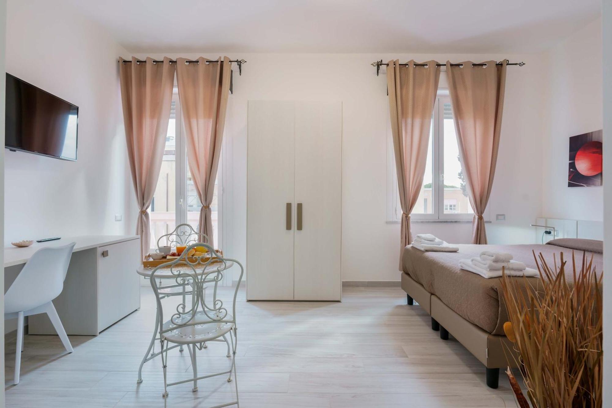 Double or Twin Room Private Bathroom
