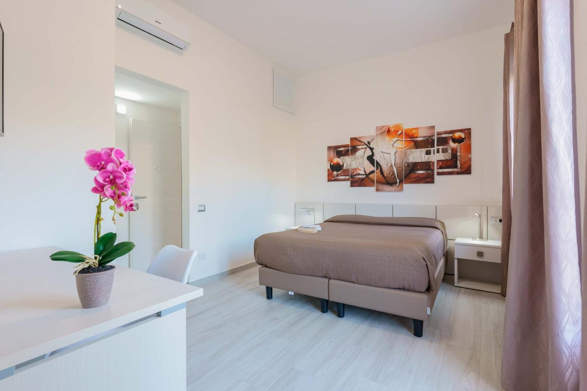 Double or Twin Room Private Bathroom