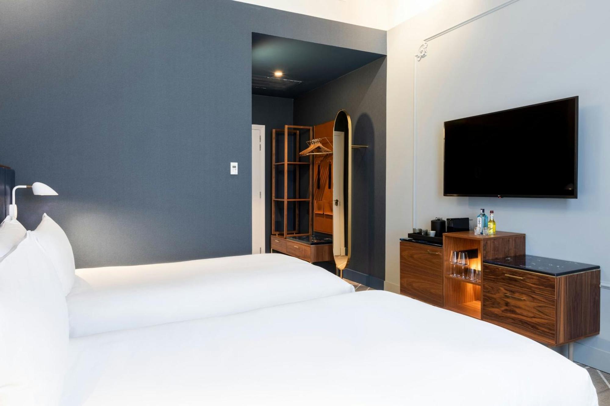 Emerald Twin Guest Room
