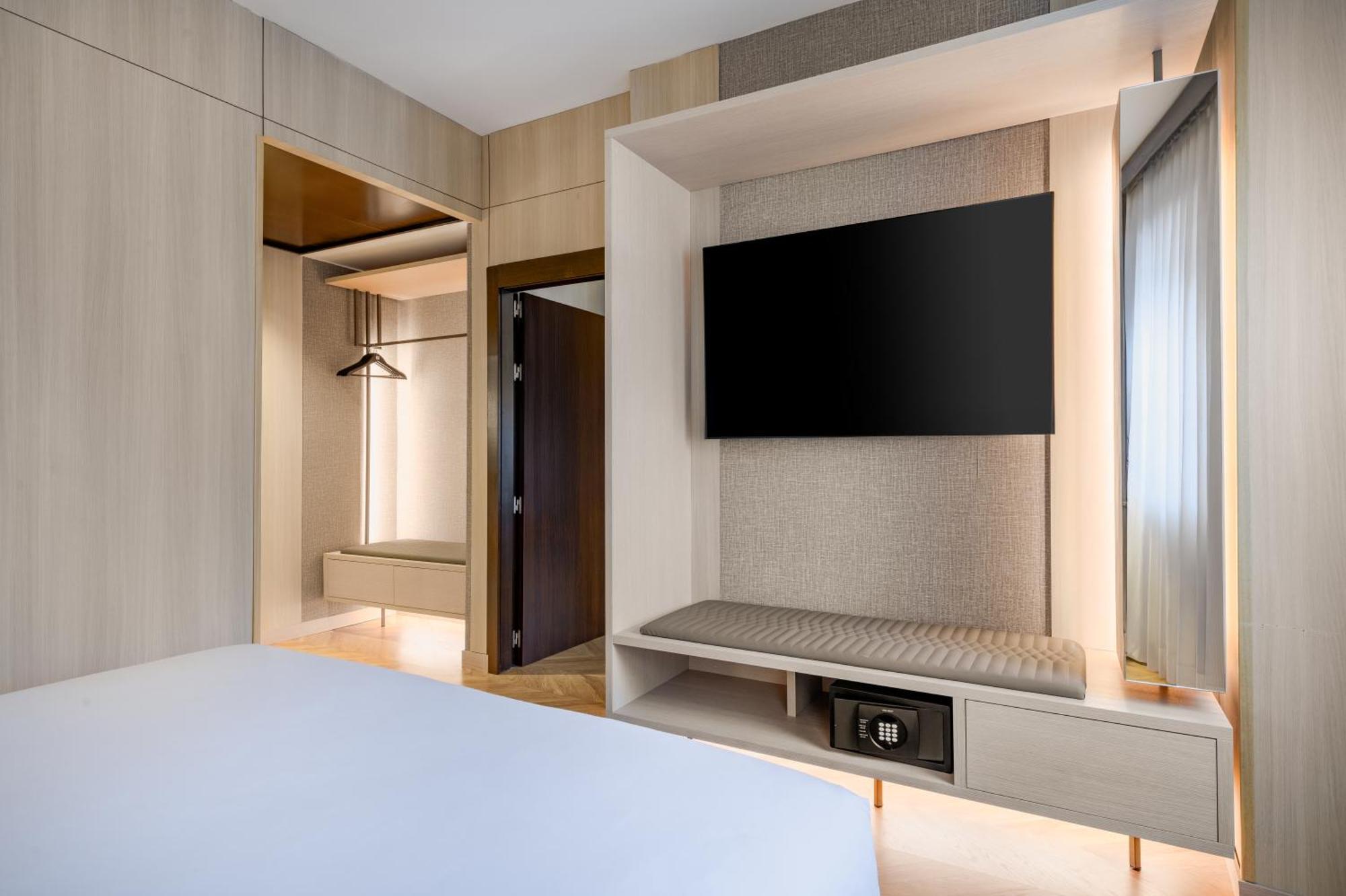Standard King Room