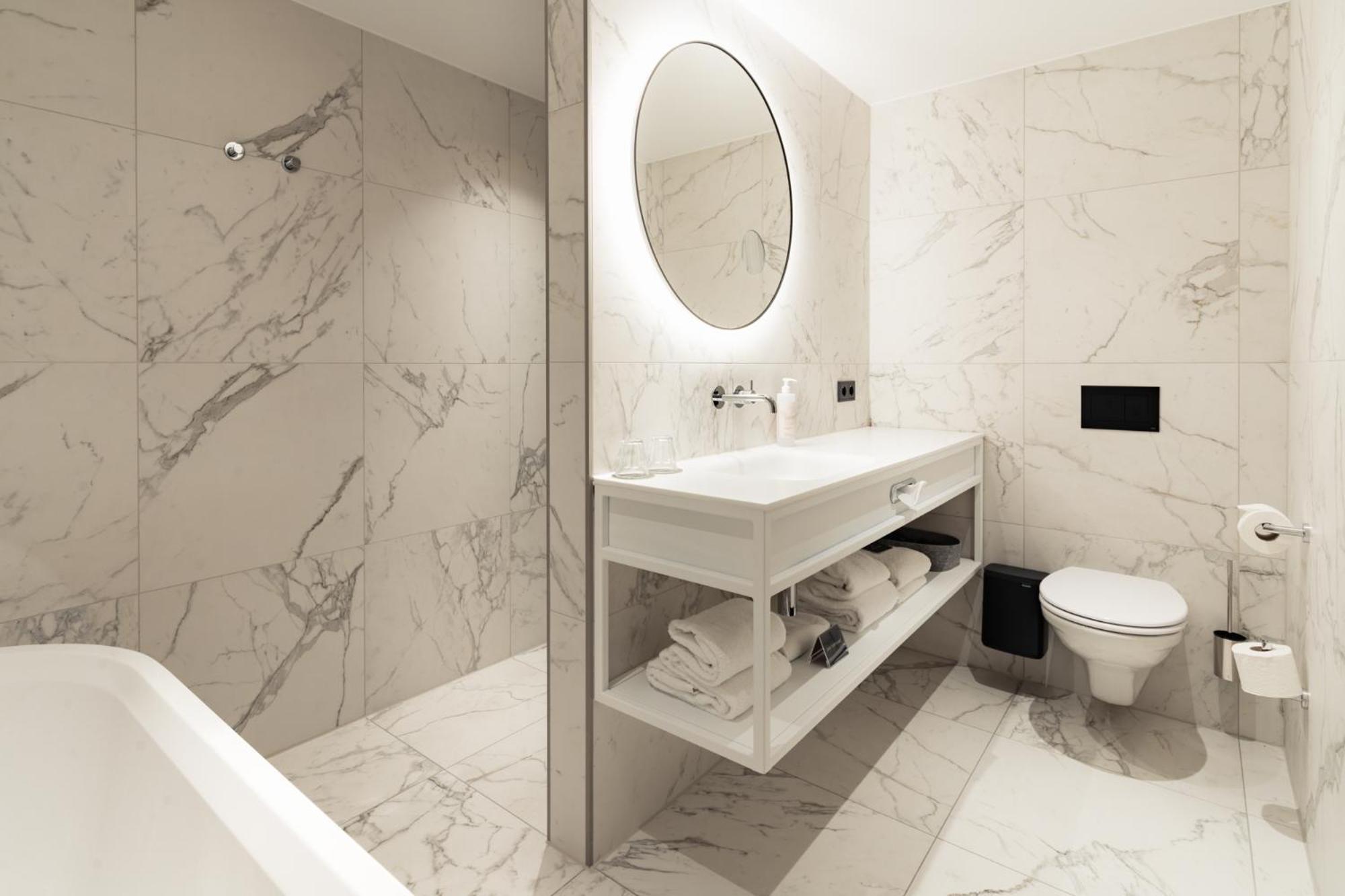Deluxe Double Room Bath