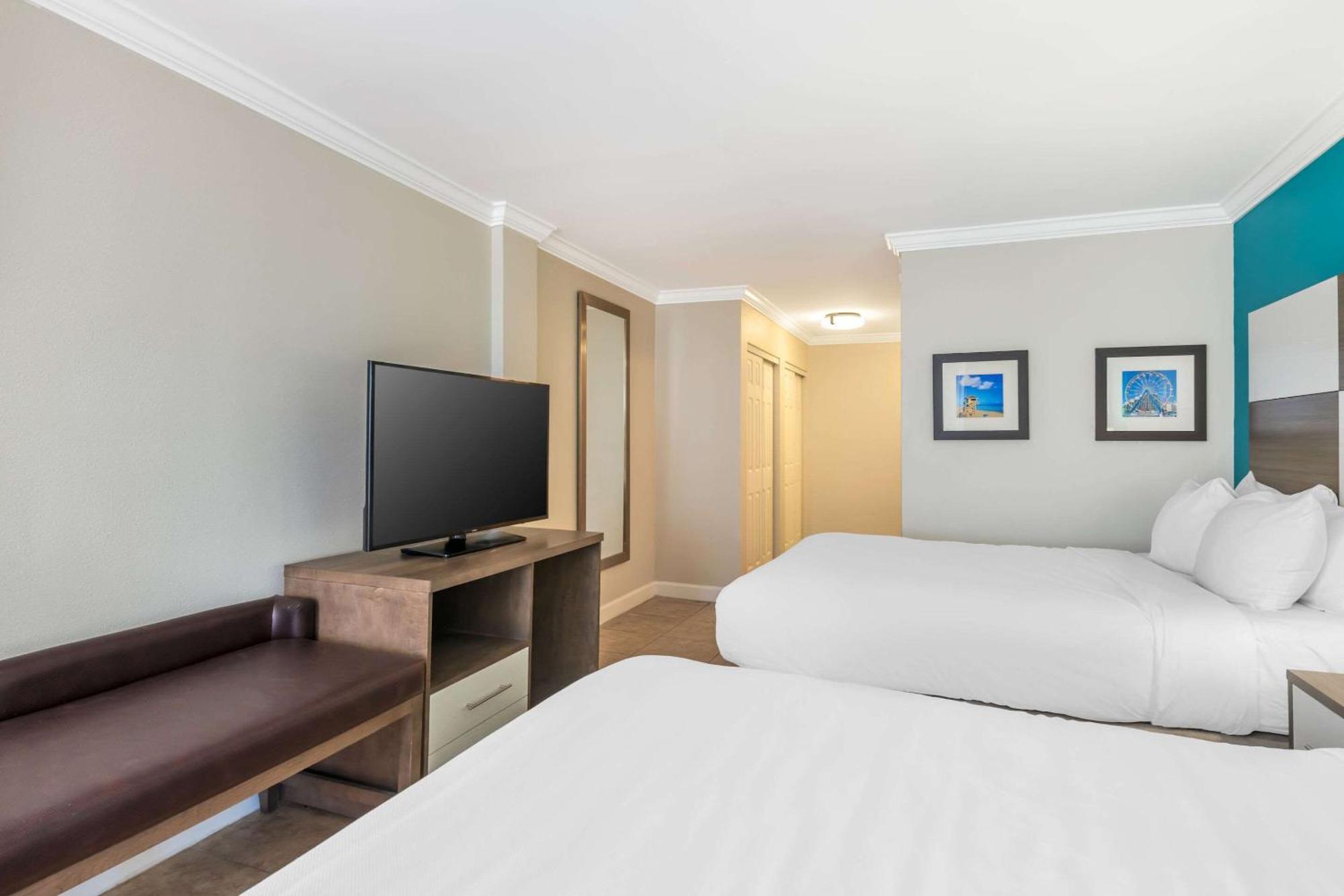 Queen Suite Two Queen Beds Balcony Lower Floor Non-Smoking