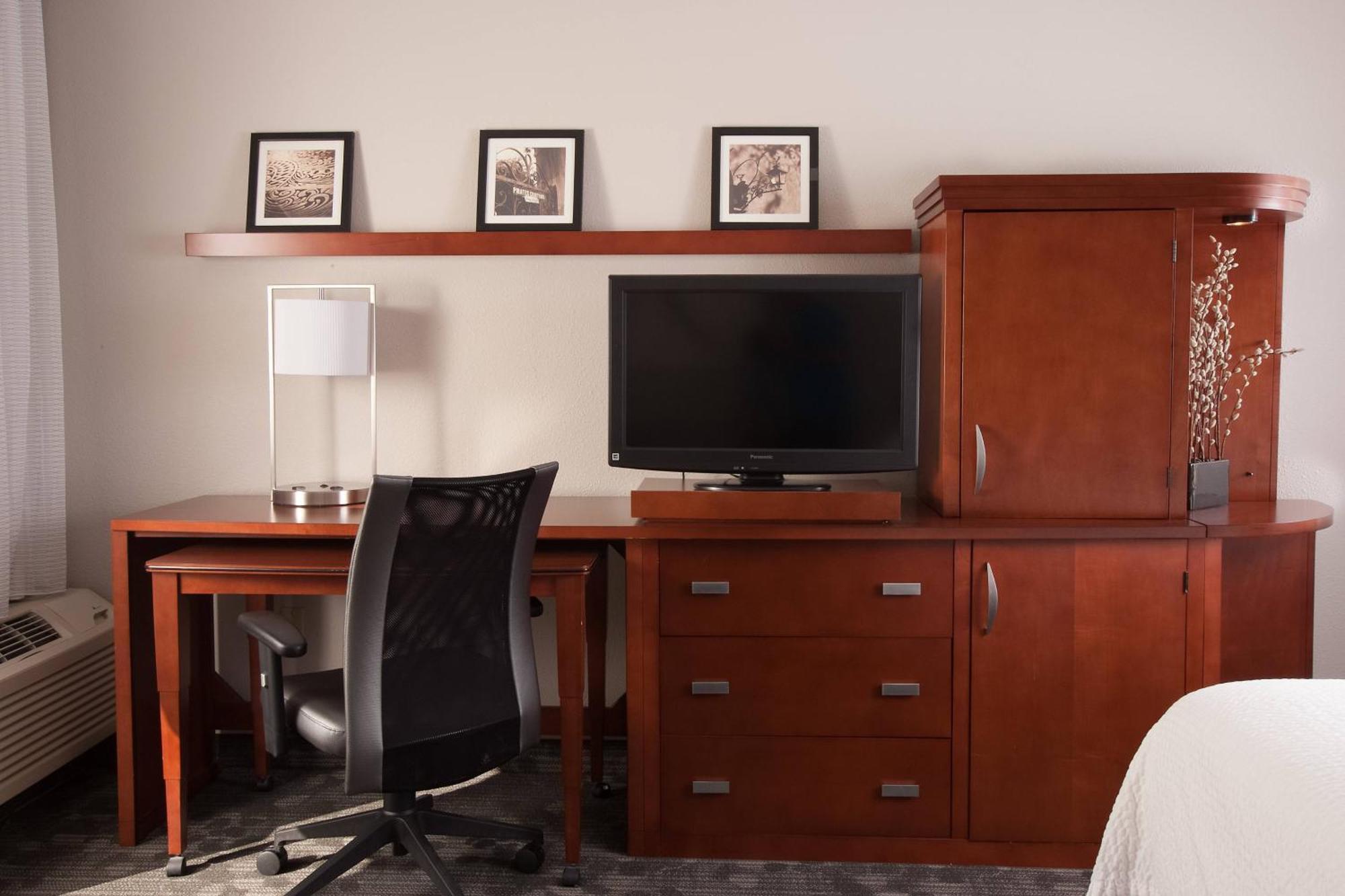 King Room with Water View and Adapted Tub - Mobility and Hearing Accessible,1644413847:JPEG