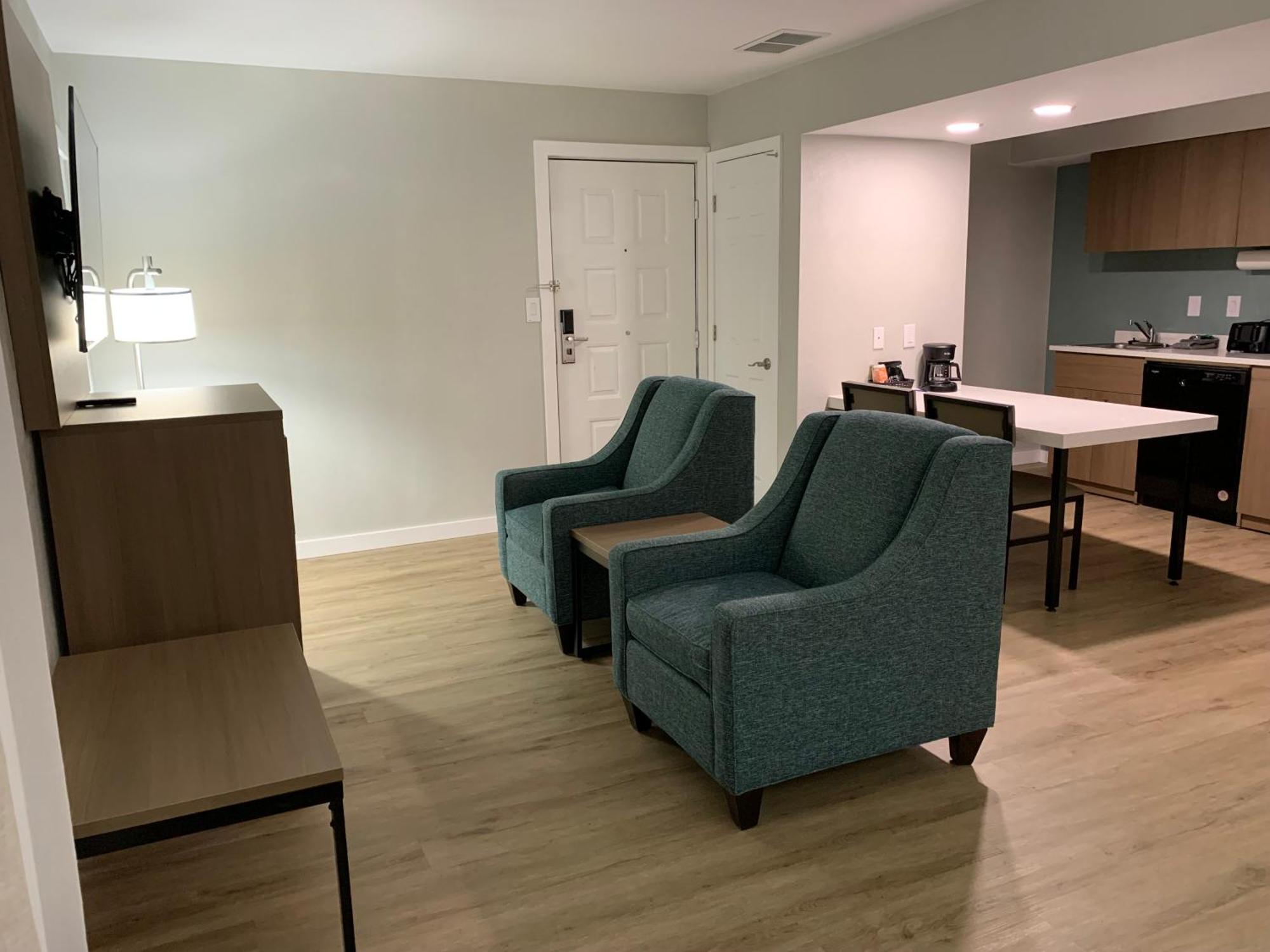 King Suite or Non Smoking