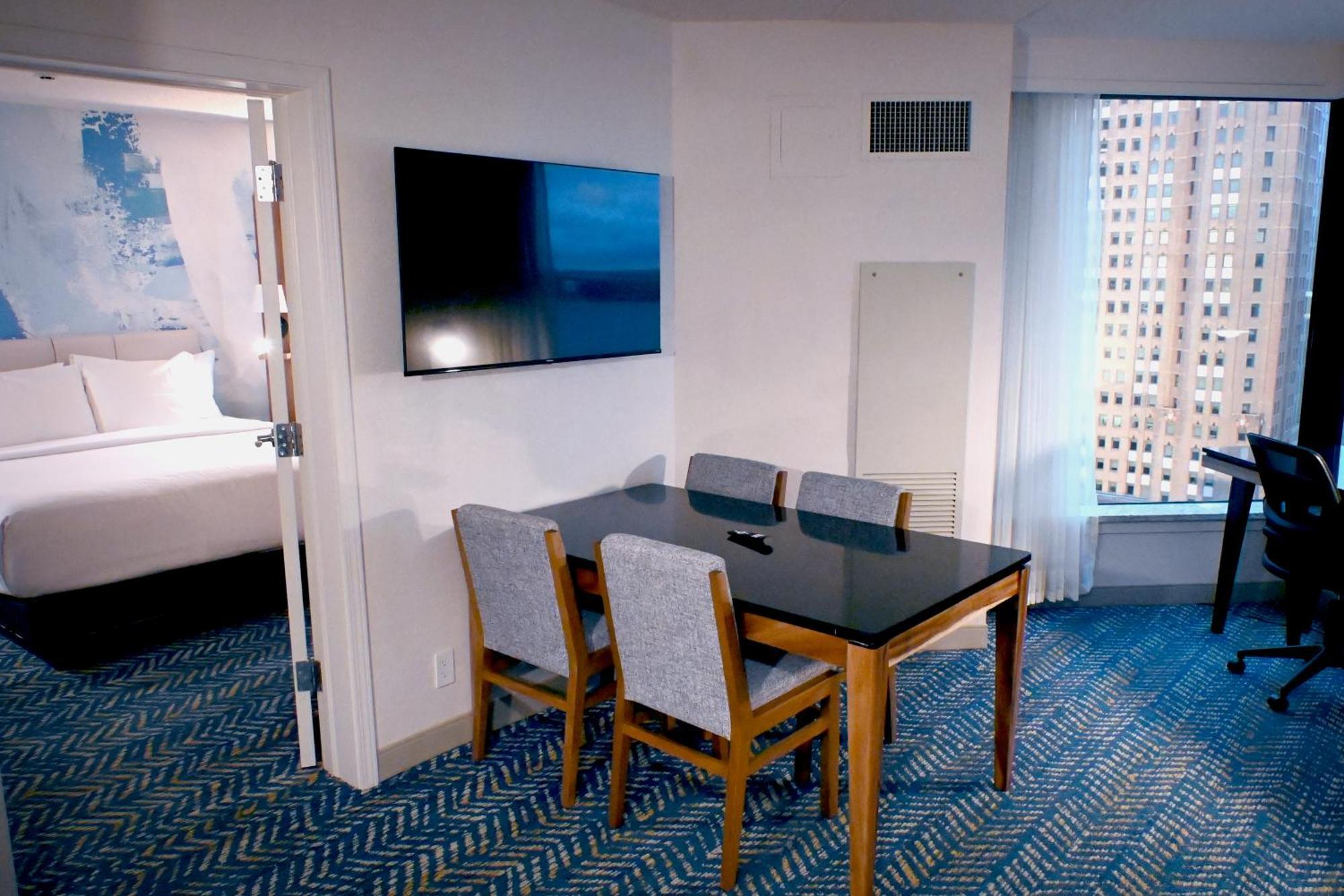 One-Bedroom Queen Suite Non-Smoking