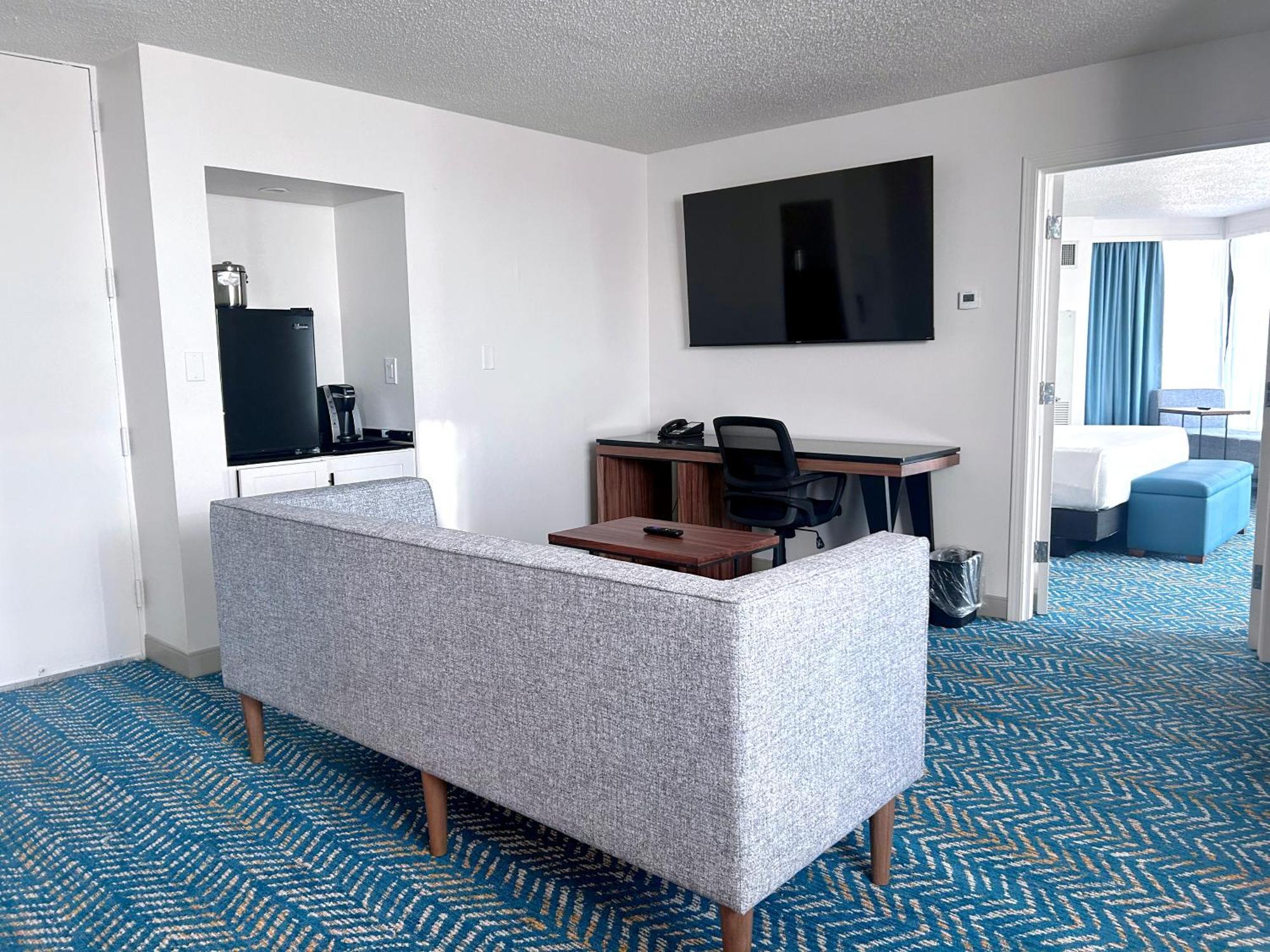 Riverfront One-Bedroom Master Suite Non-Smoking