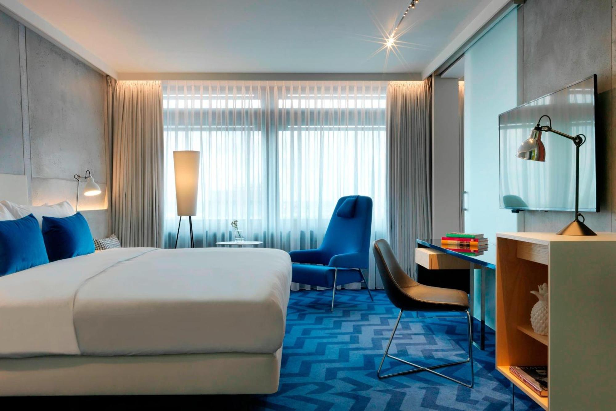 King Executive Suite Lounge Access