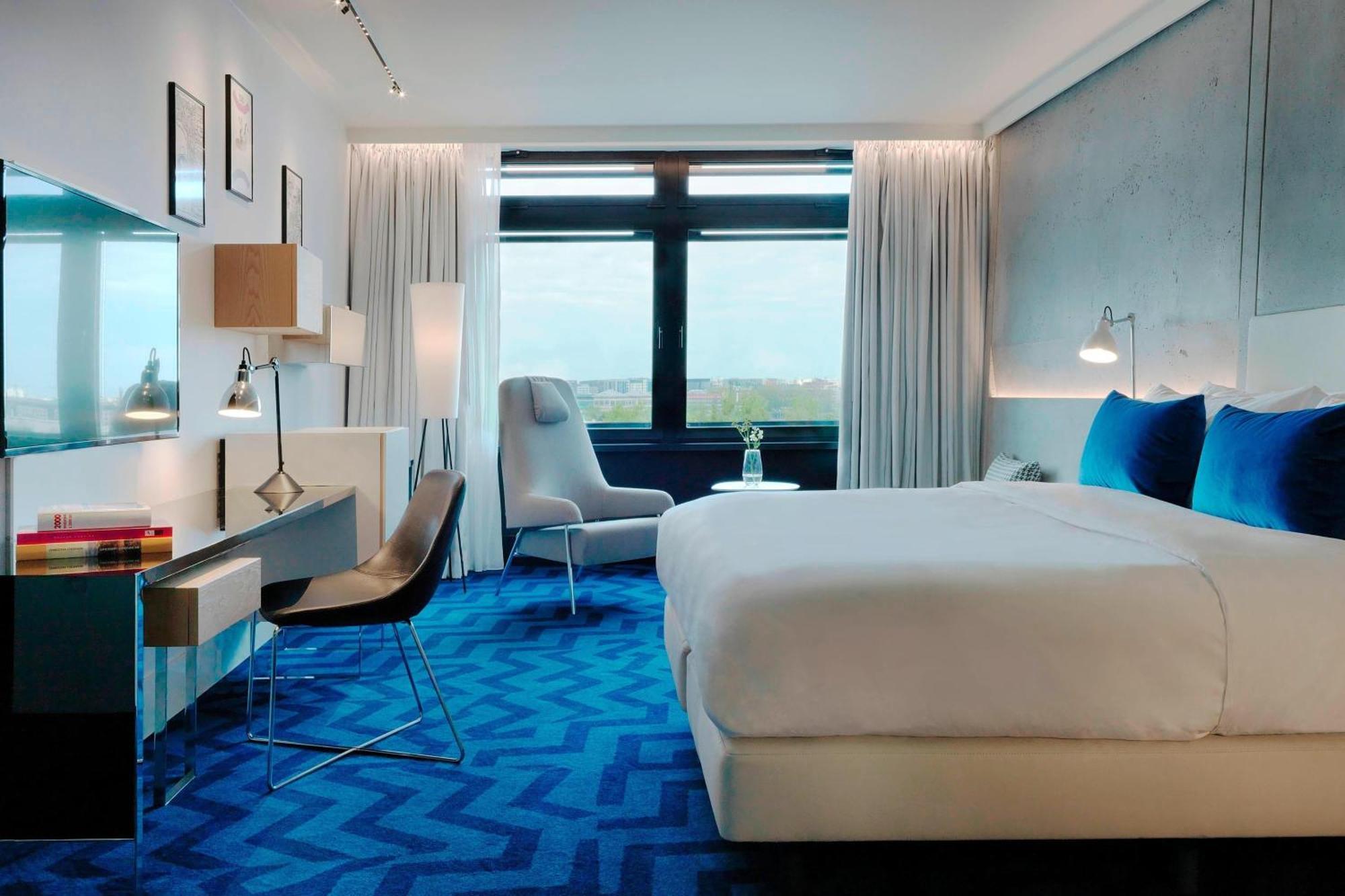 Executive King Room Lounge Access