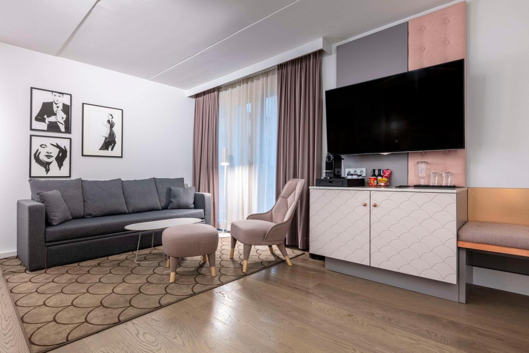 Junior Suite min 25 years of age acceptable