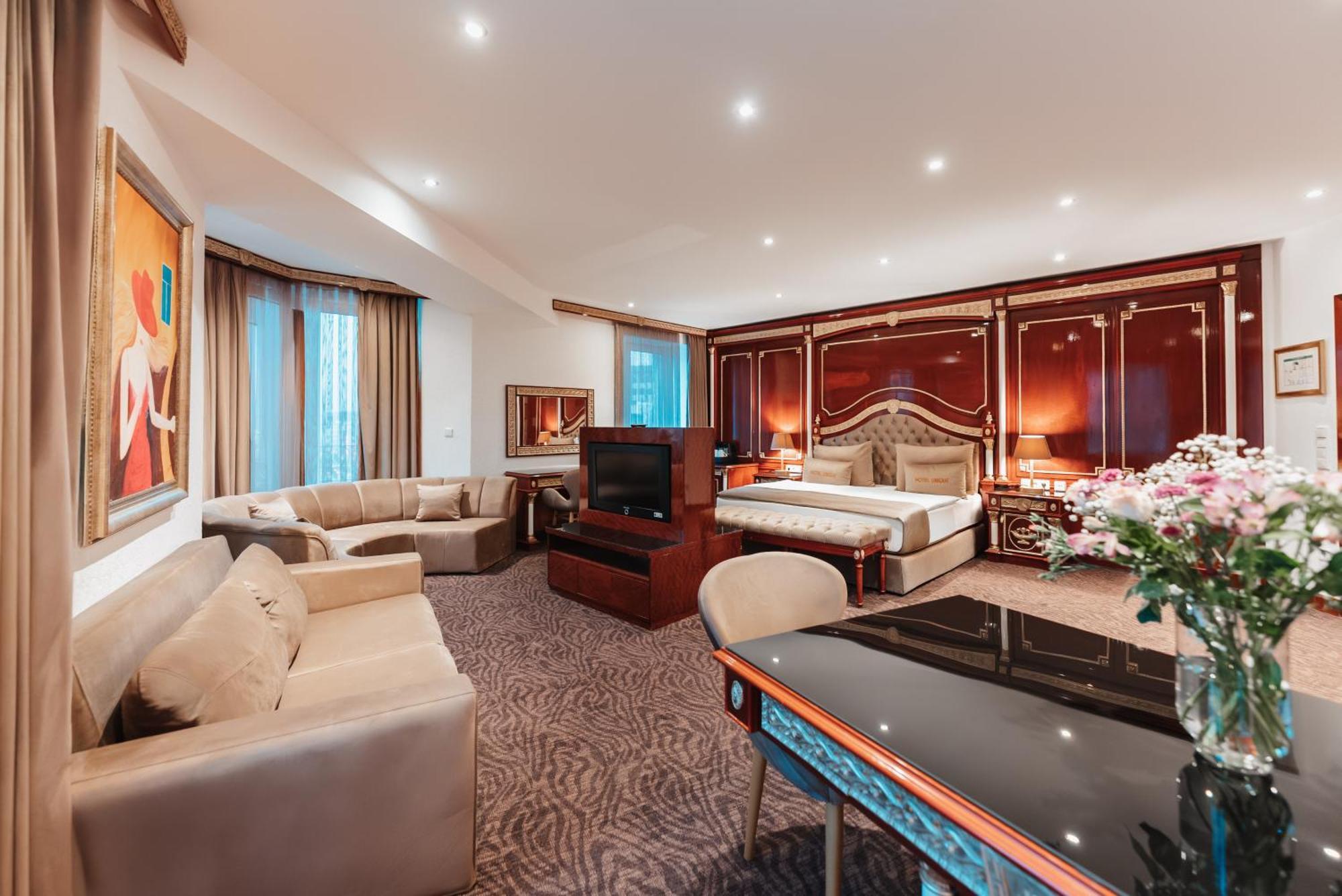 Deluxe Suite
