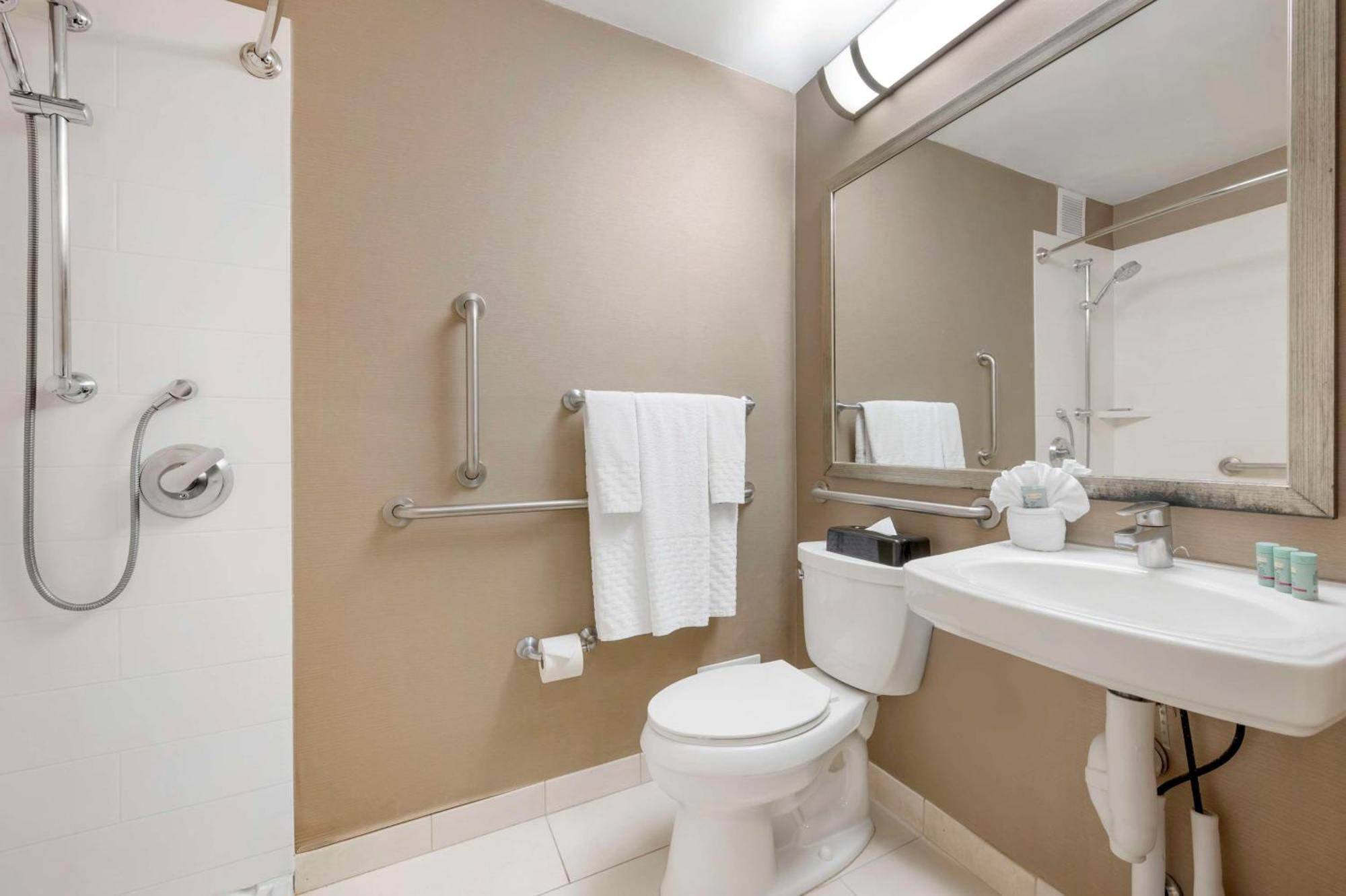 Single Queen Economy Room - Disability Access