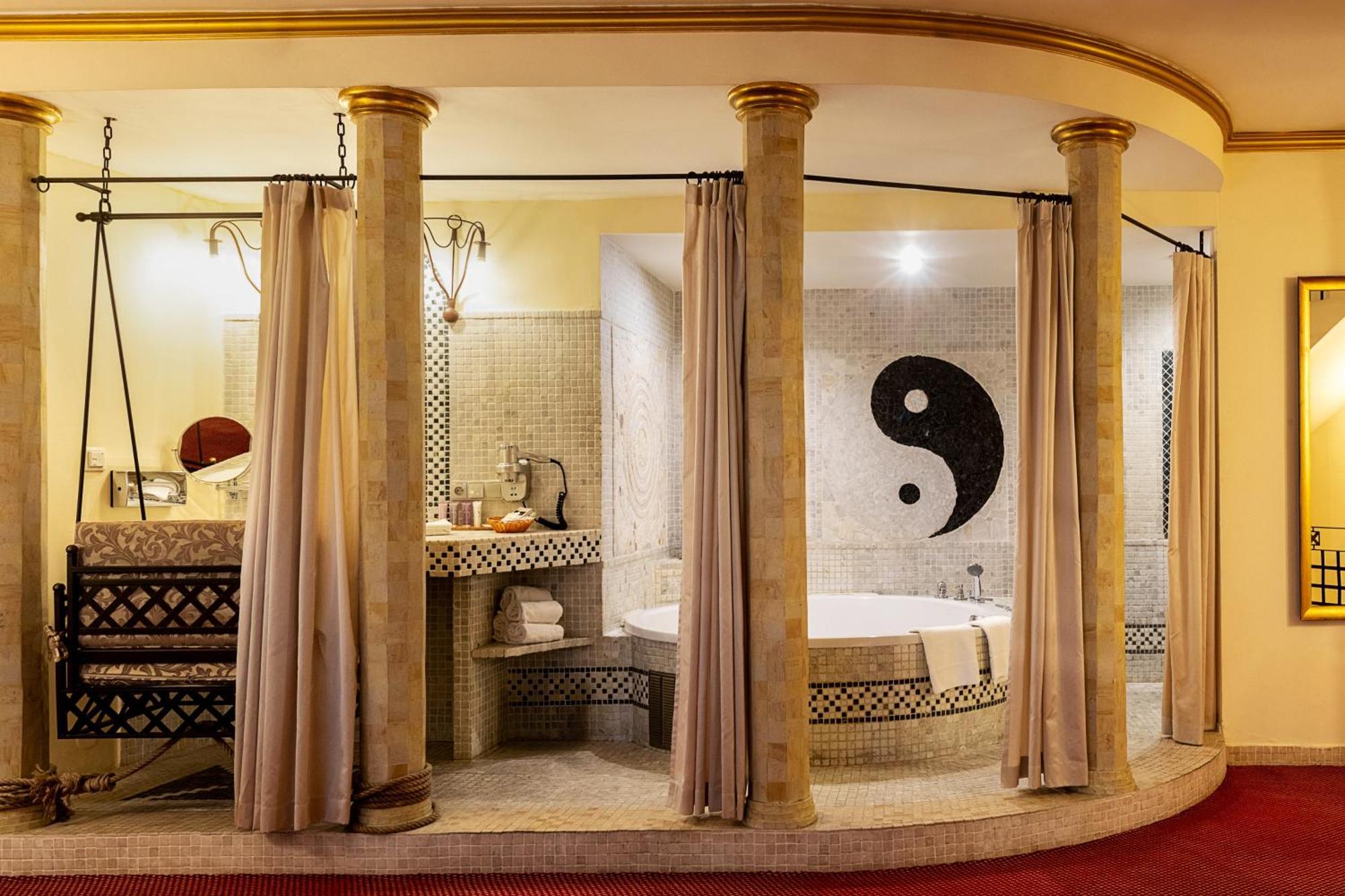 Luxury Suite with Free Minibar, #402,1645650246:JPEG