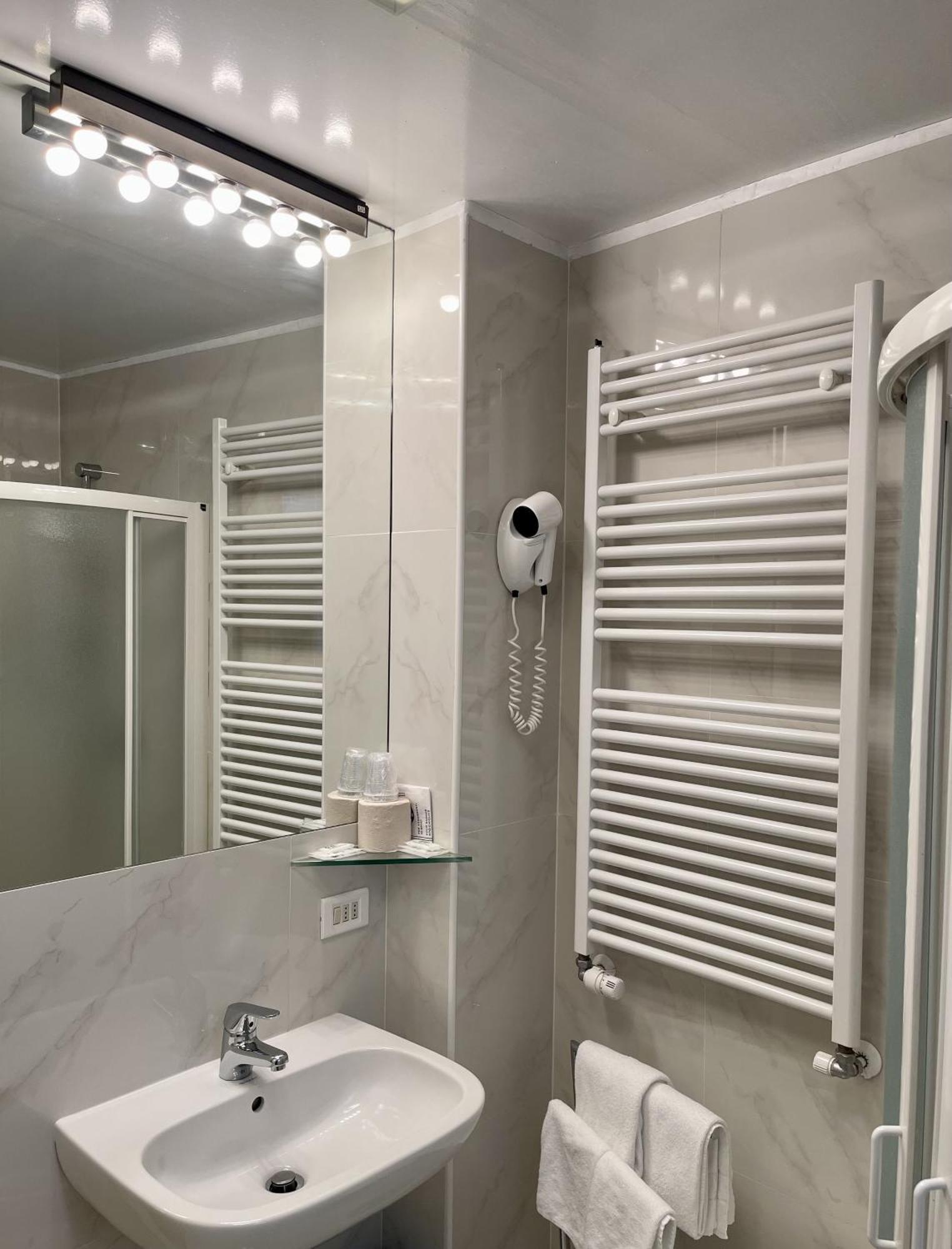 Large Double or Twin Room