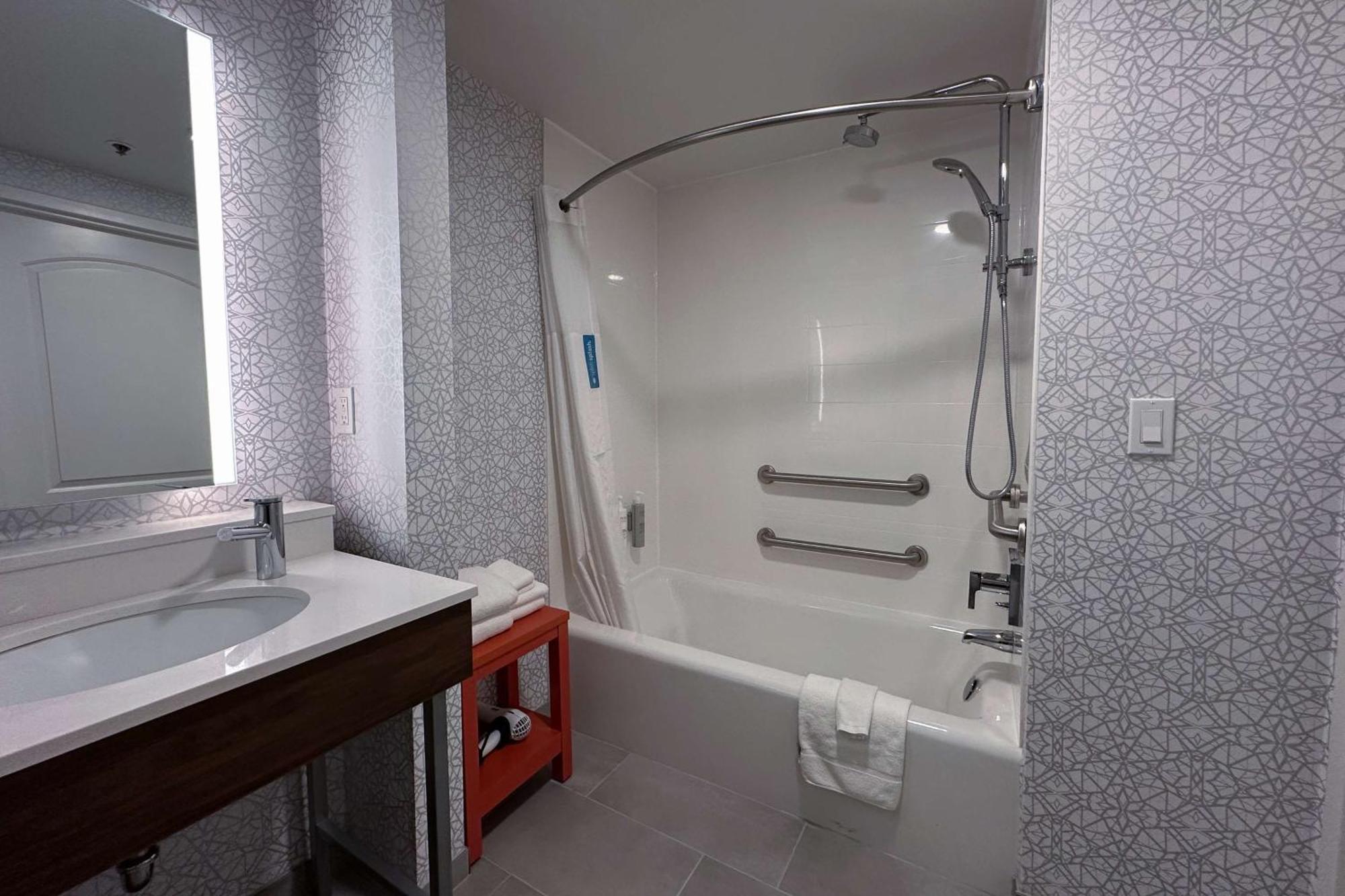 King Room Mobility Access or Non-Smoking
