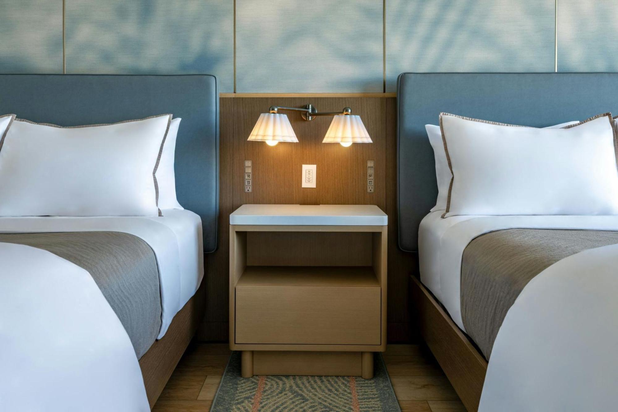 Queen Room Two Queen Beds Partial Bay View Newly Renovated,1645655772:JPEG
