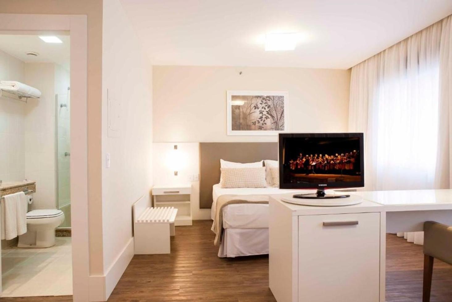 Luxury Double 1 Queen Bed 1 Sofa Bed