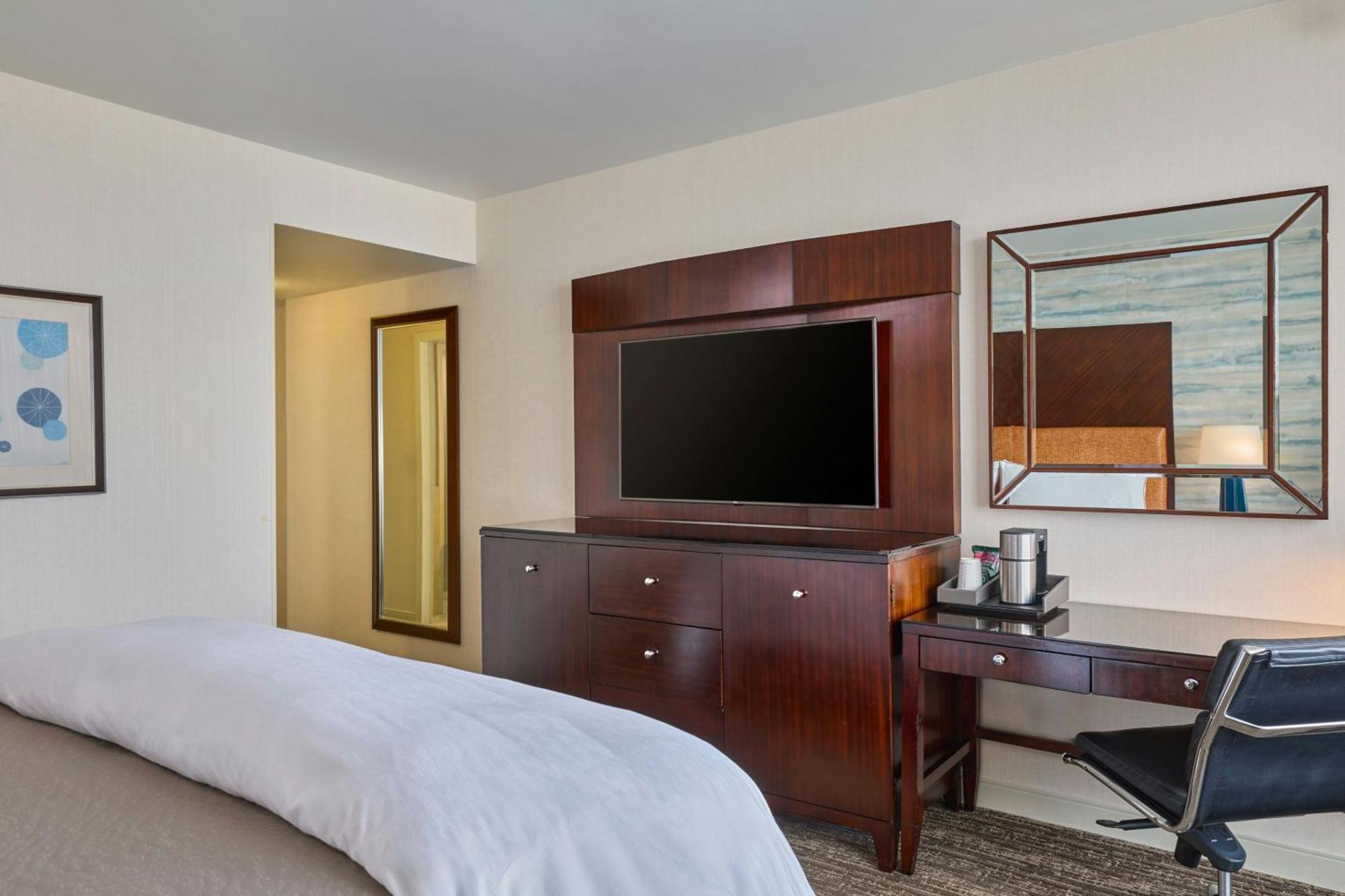 Guest room 1 King City view