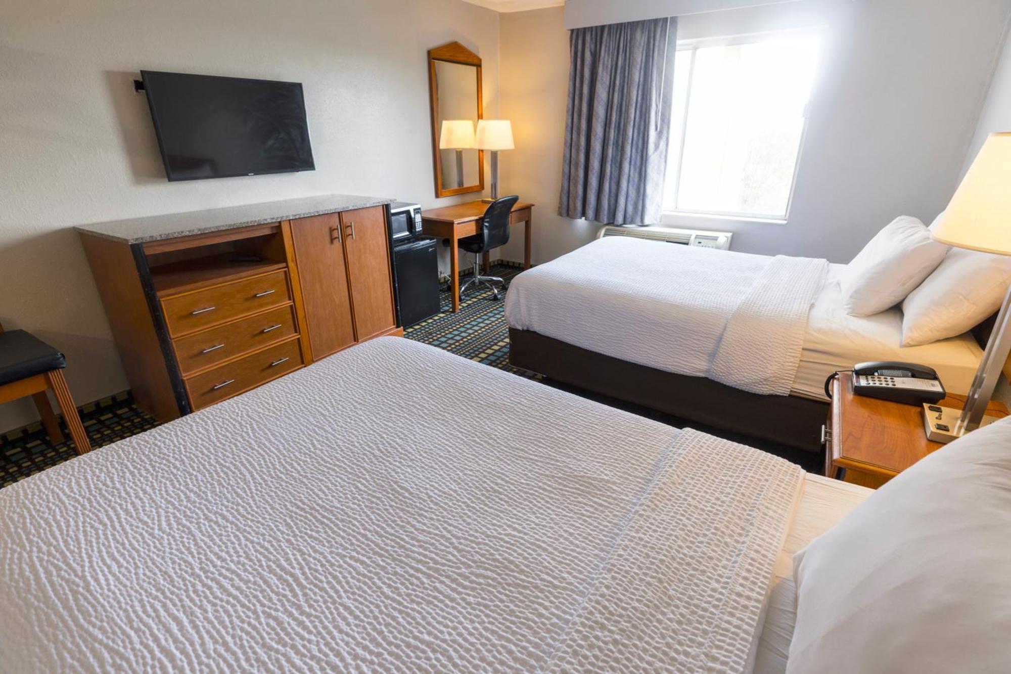Double Room Two Double Beds Pet Friendly or Smoking