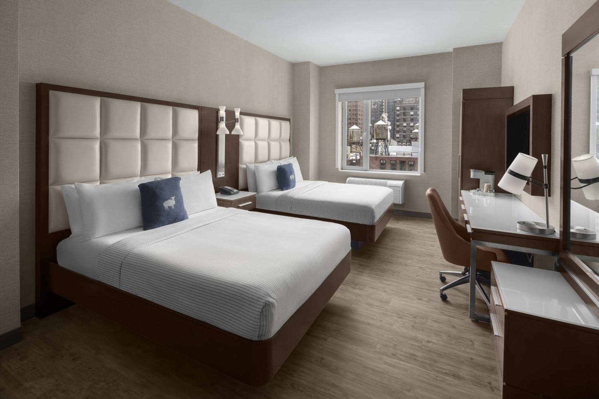 ADA Hearing Impaired Two Queens Beds Tub