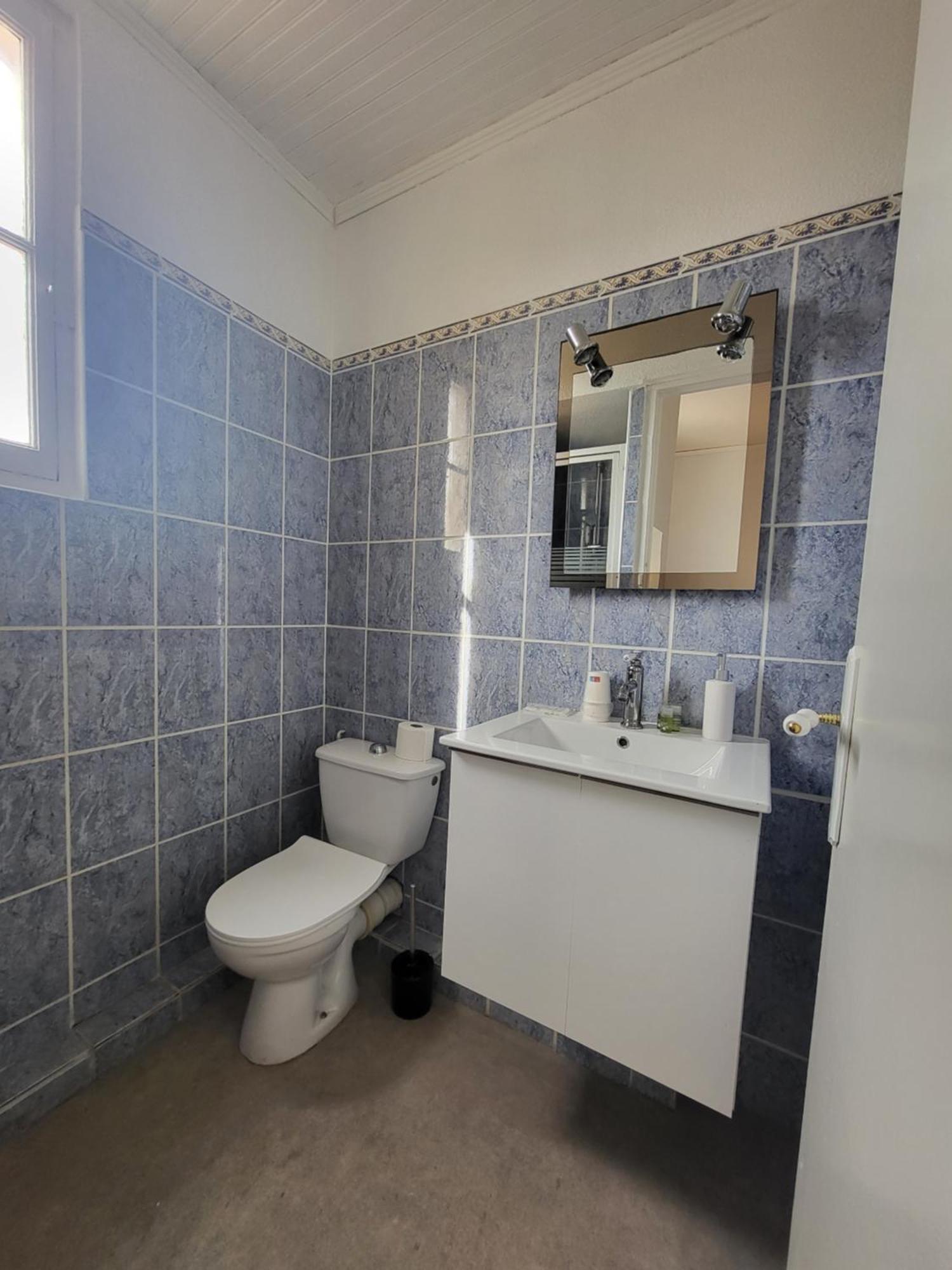 Twin Room Bathroom