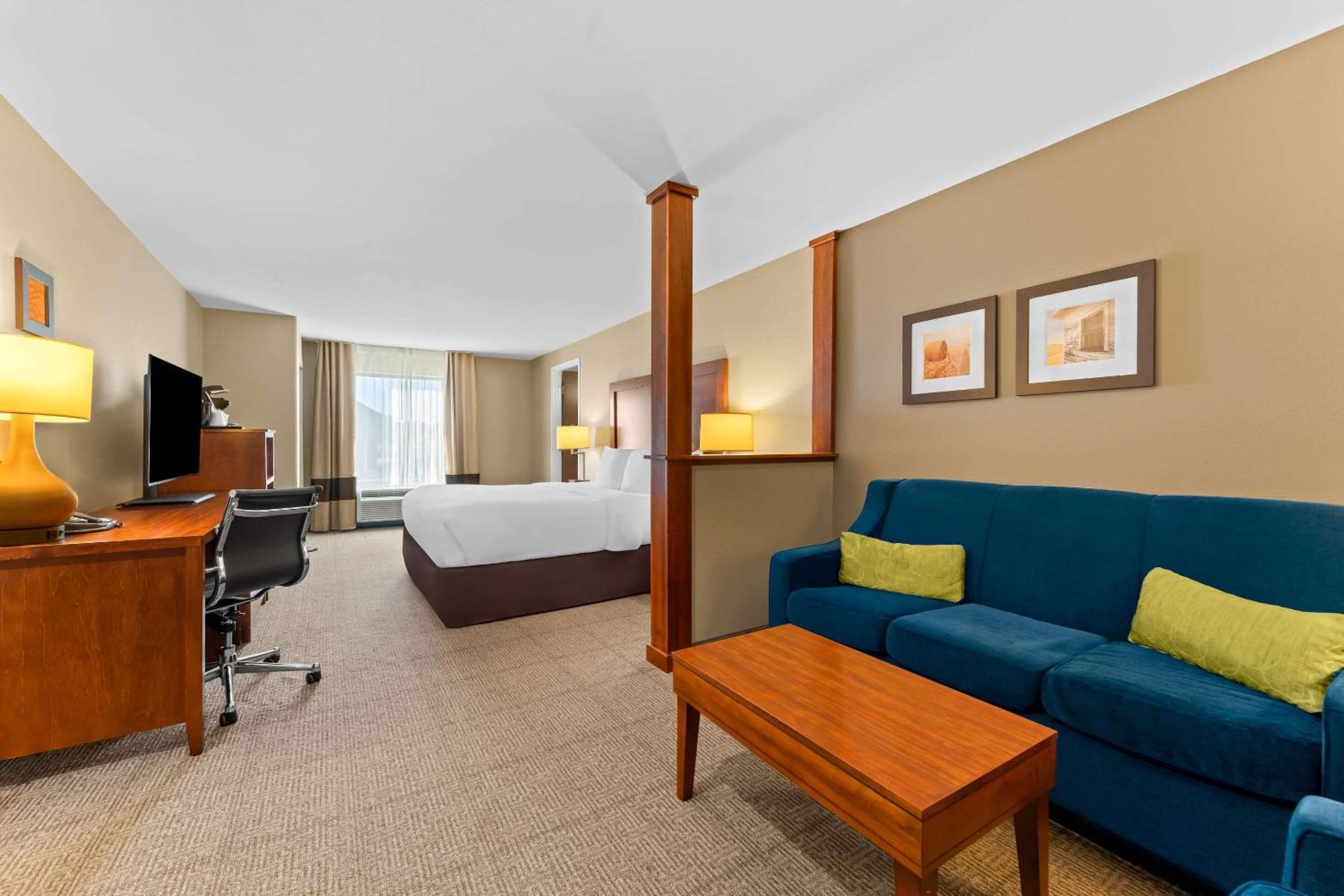 King Suite Accessible or Non-Smoking
