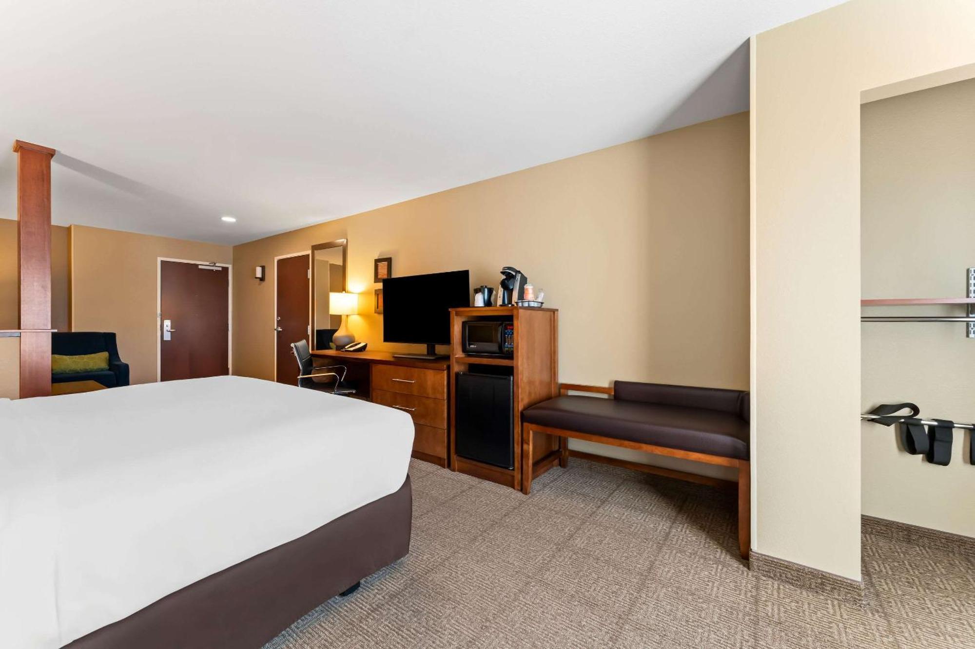 King Suite Accessible or Non-Smoking