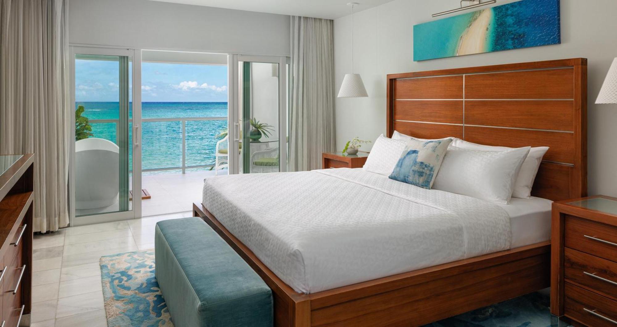 Oceanfront Honeymoon Club Level Room with Balcony Tranquility Soaking Tub