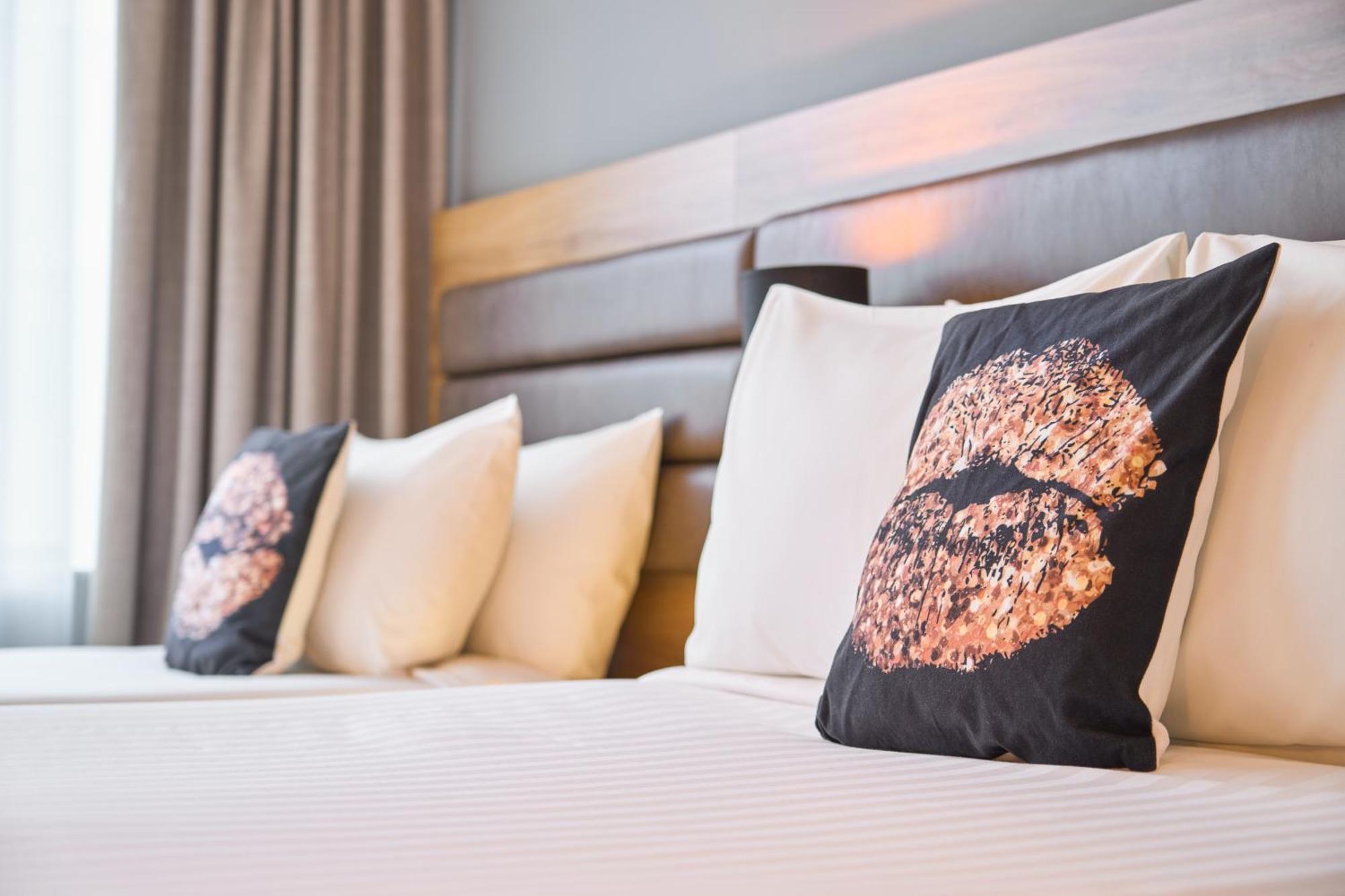 Moxy Sleeper Queen&Single Guest room 1 Queen