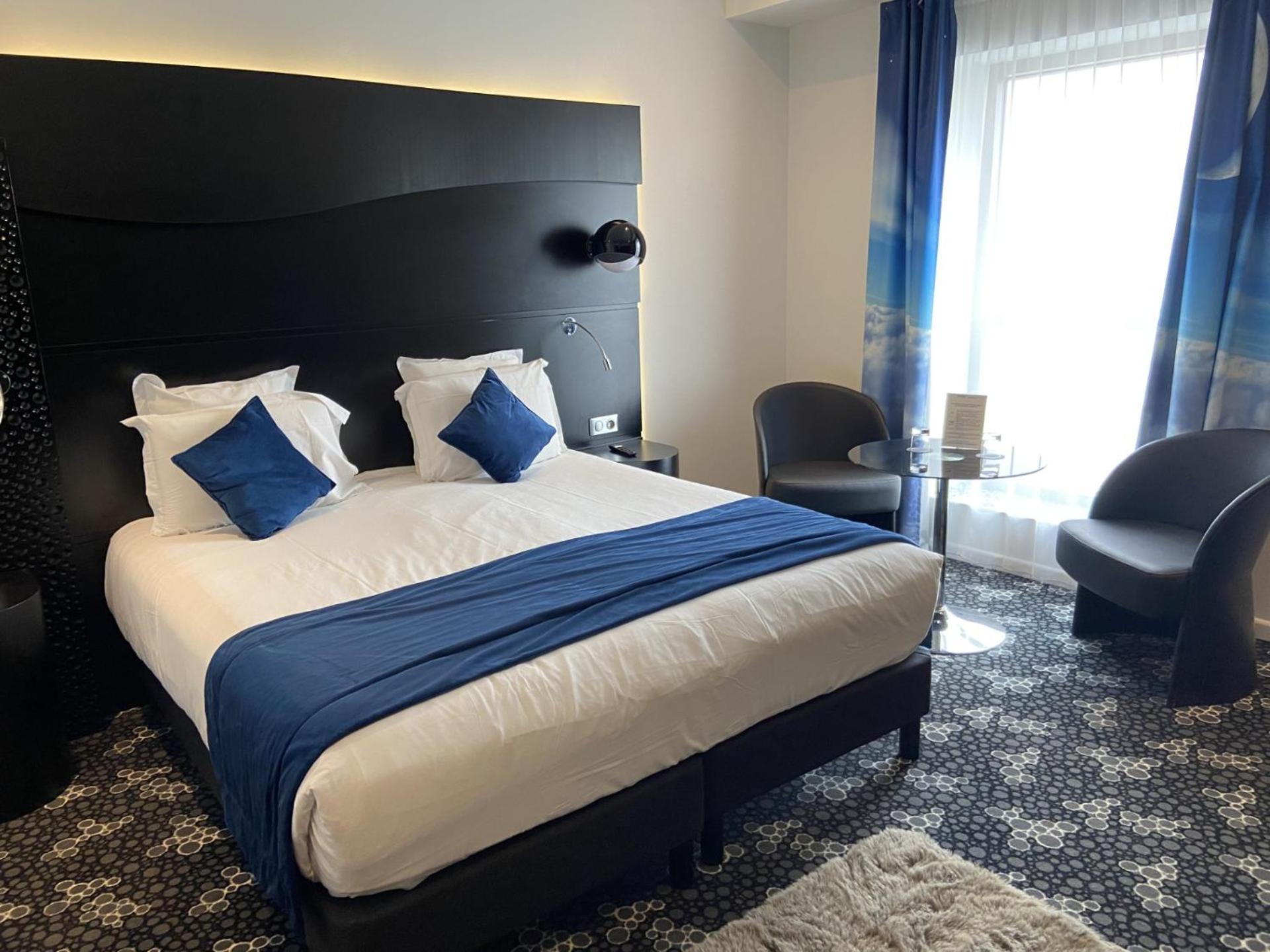 Suite - 1 Double Bed 2 Single Beds,1646343042:JPEG