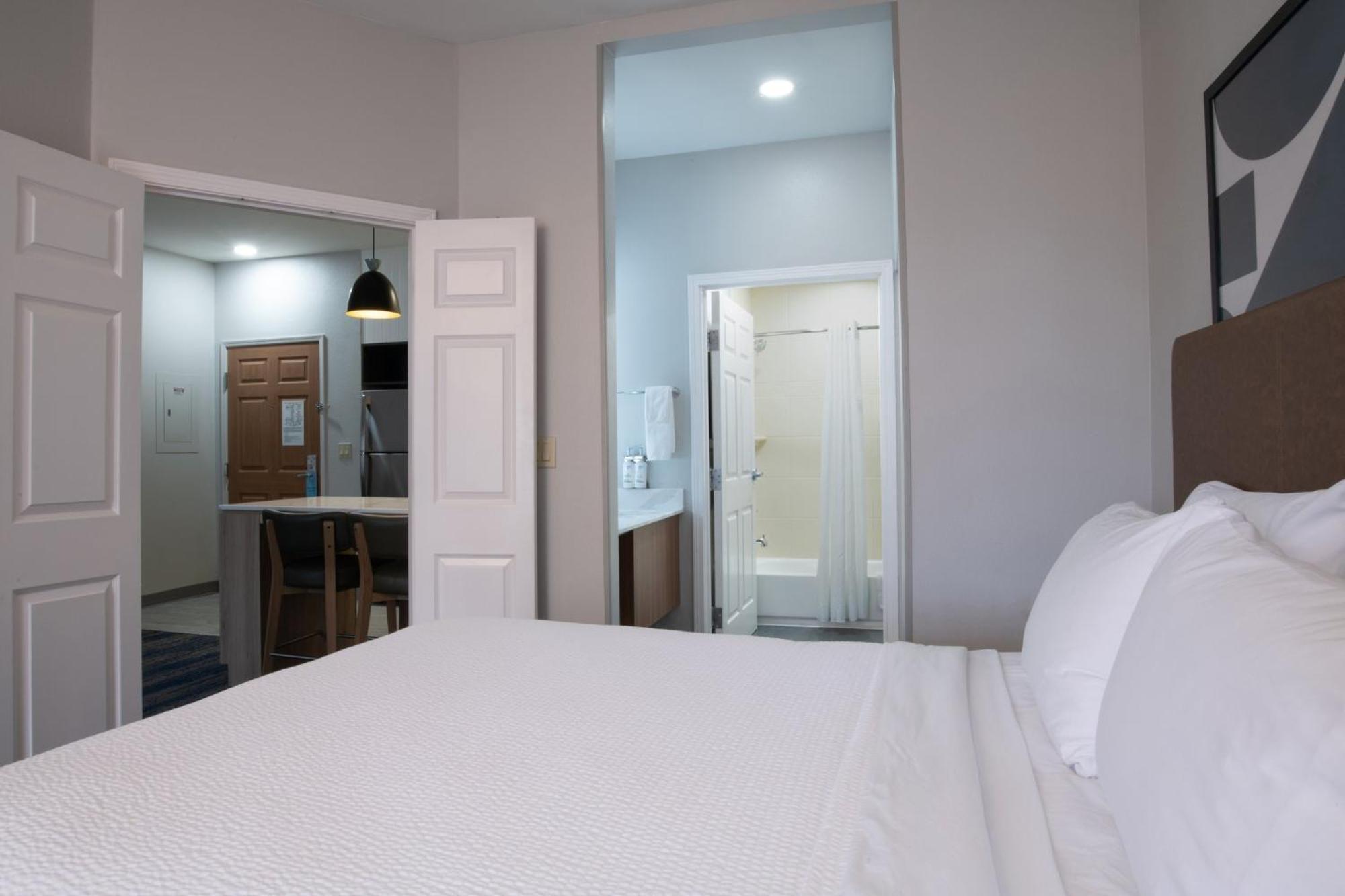King Studio-Disability Access or Roll Shower or Non-Smoking