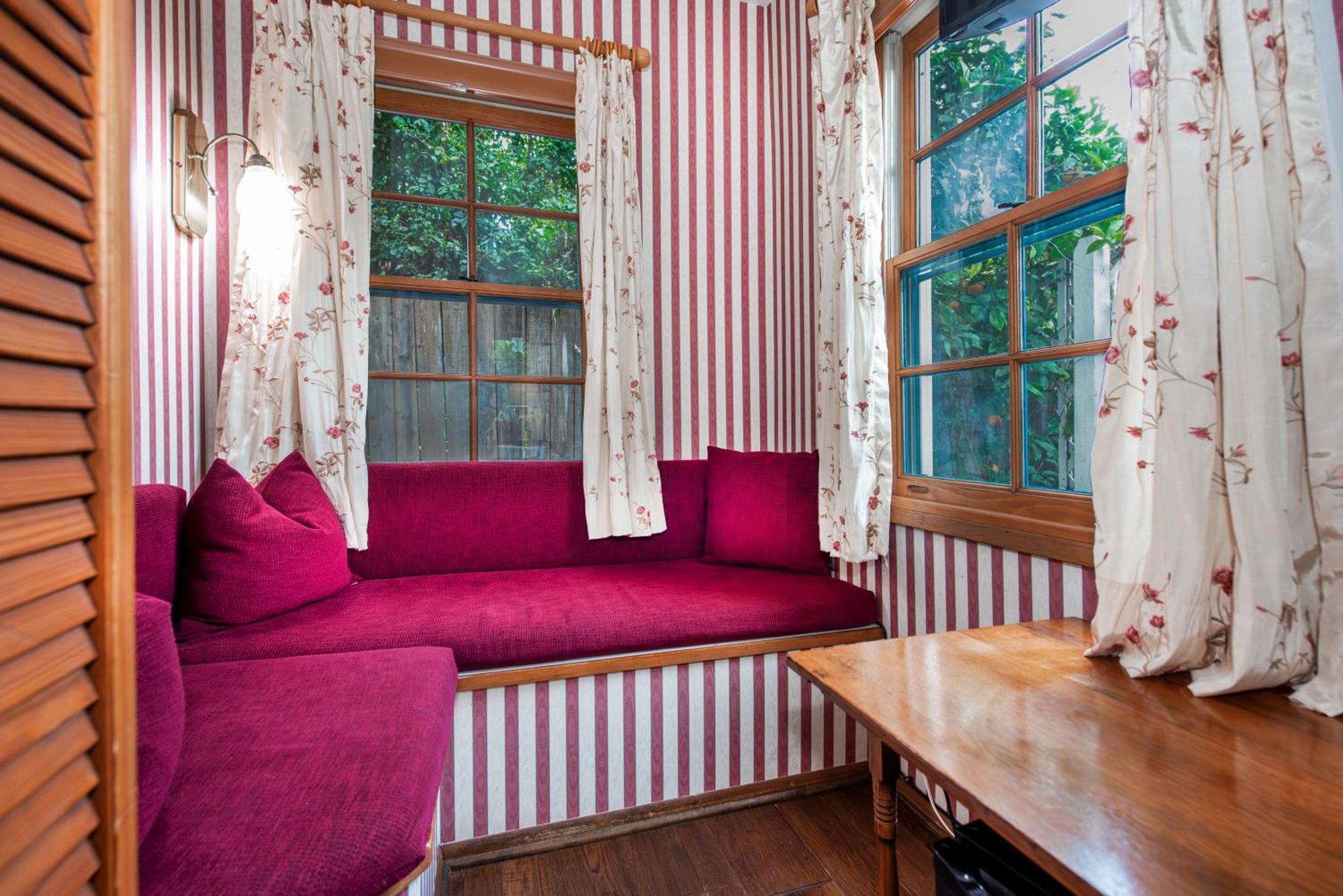 Jacaranda room