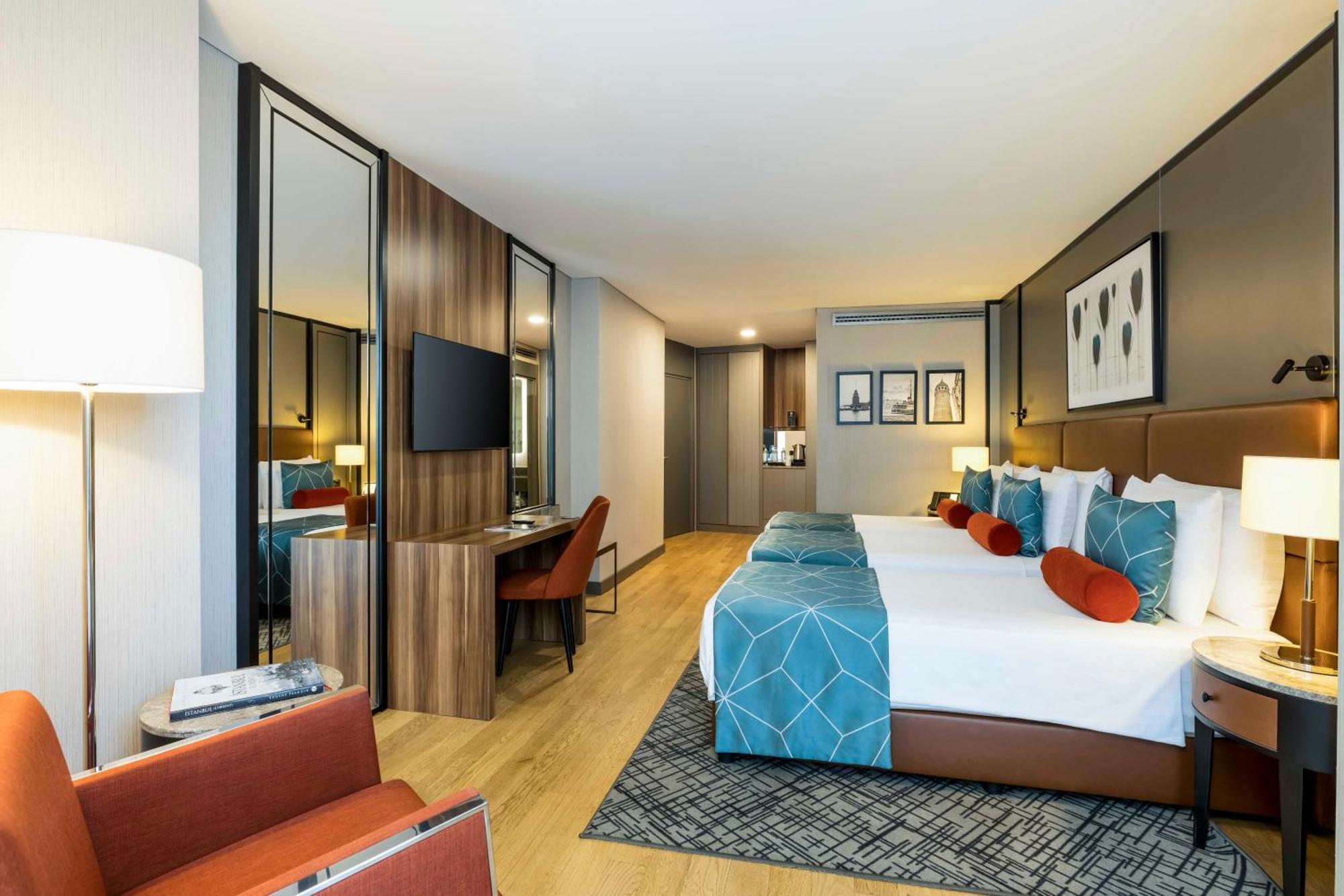Deluxe Triple Partial Sea View Room