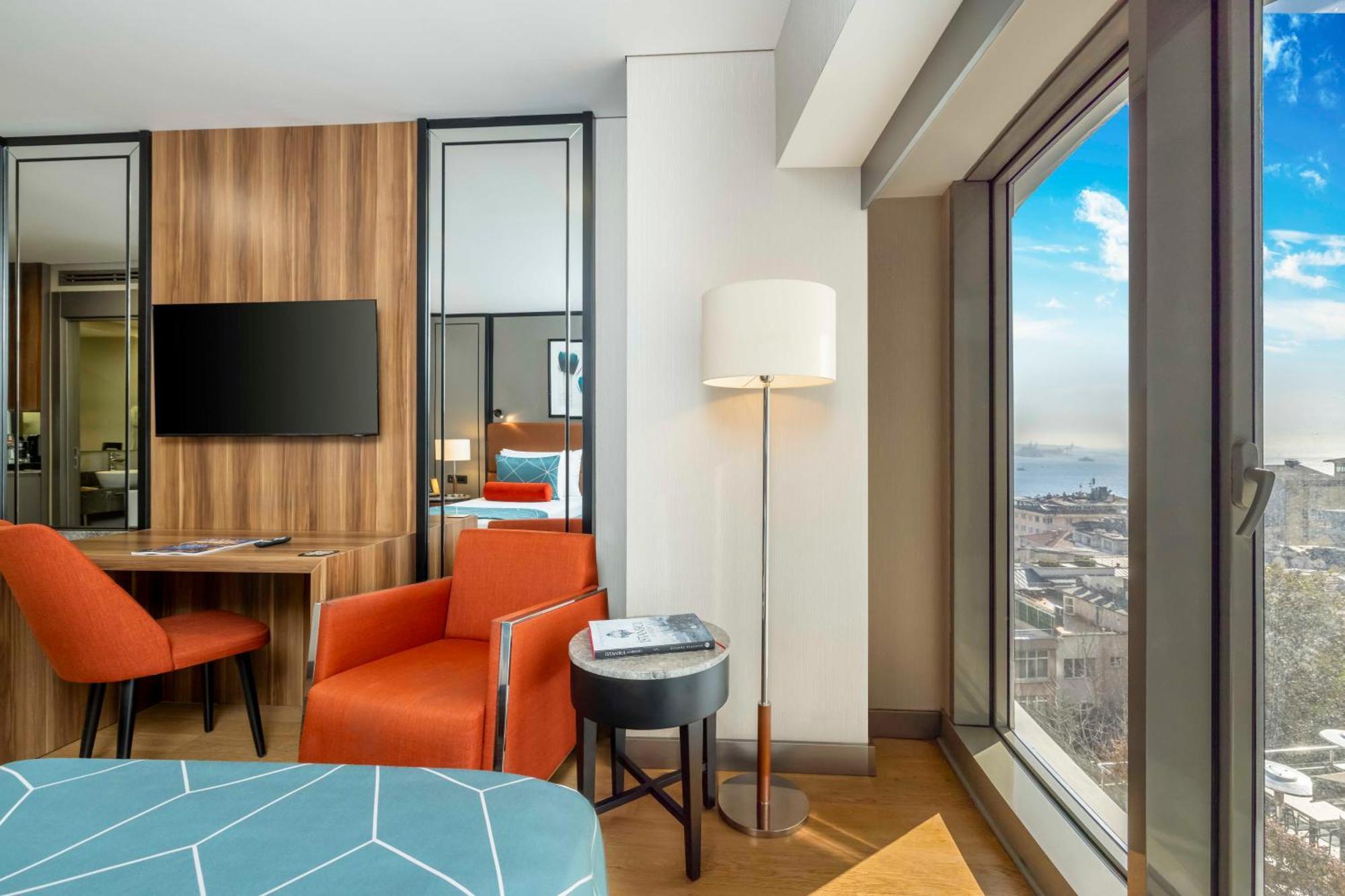 Deluxe Partial Sea View Room