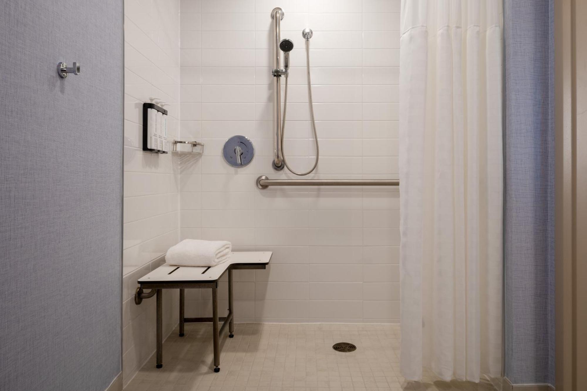 Queen Room Two Queen Beds Roll Shower Disability Access