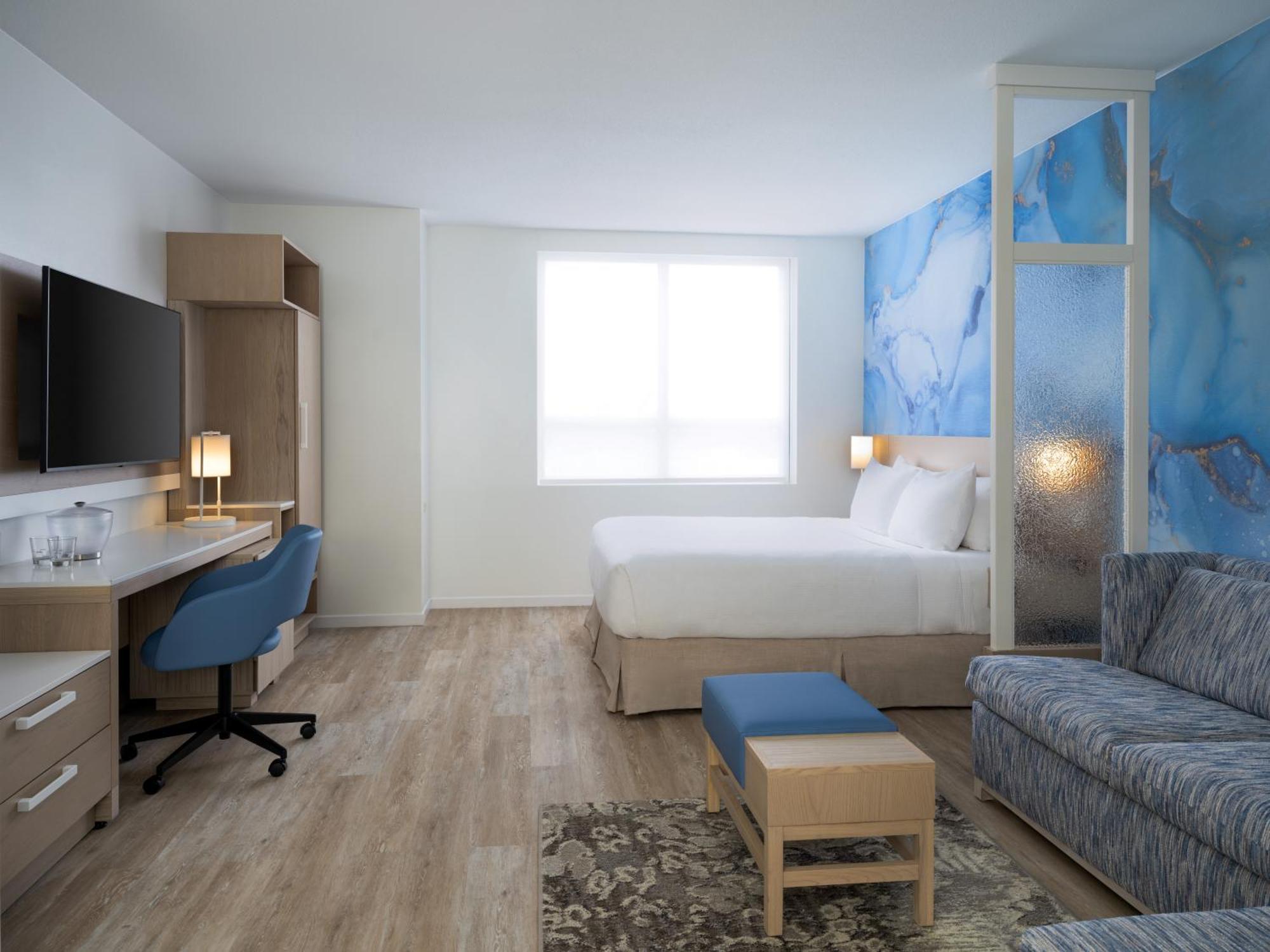 King Room Sofa Bed Roll Shower Disability Access