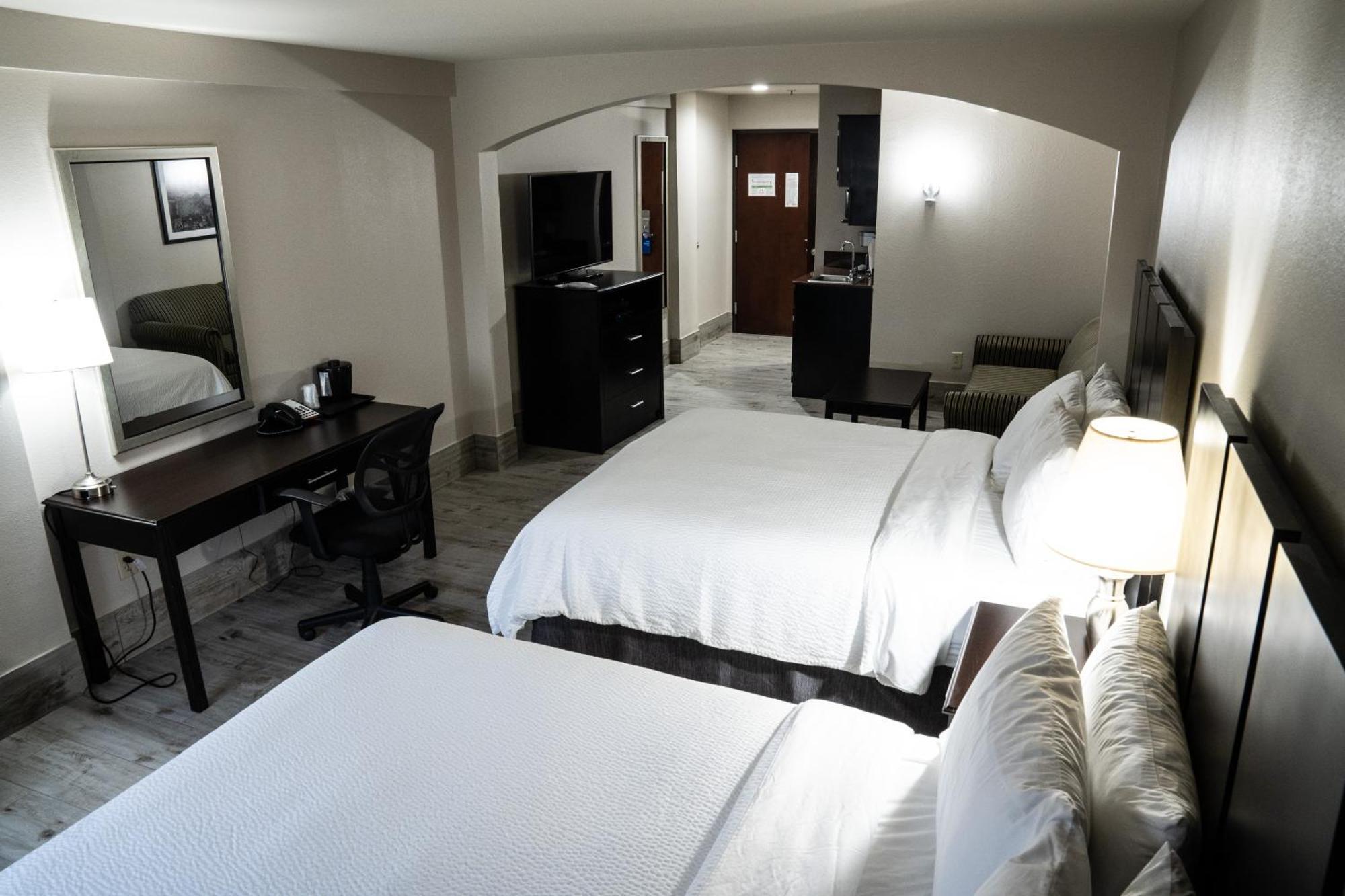 Suite Two Queen Beds