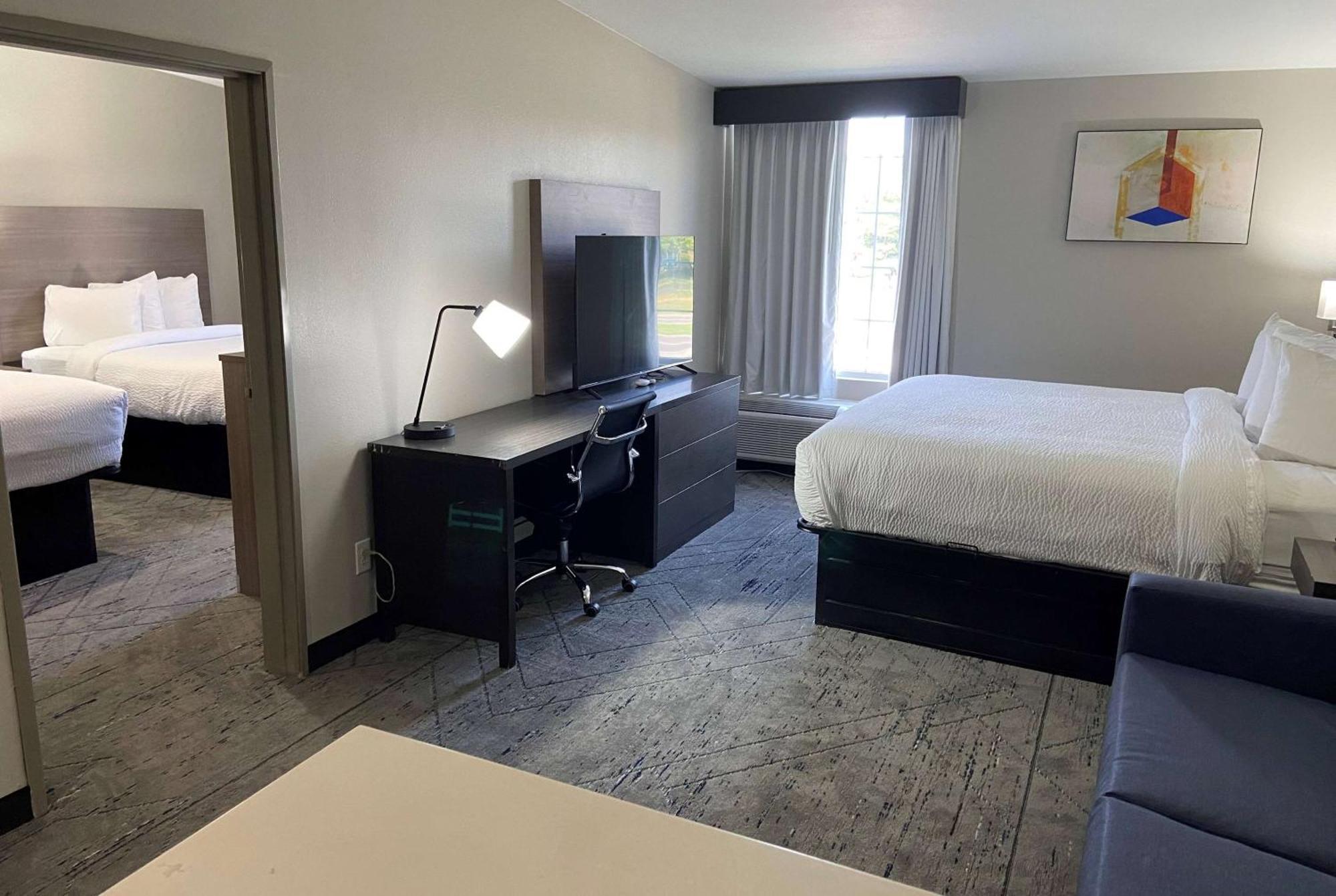 Queen Suite Two Queen Beds King Bed Non-Smoking