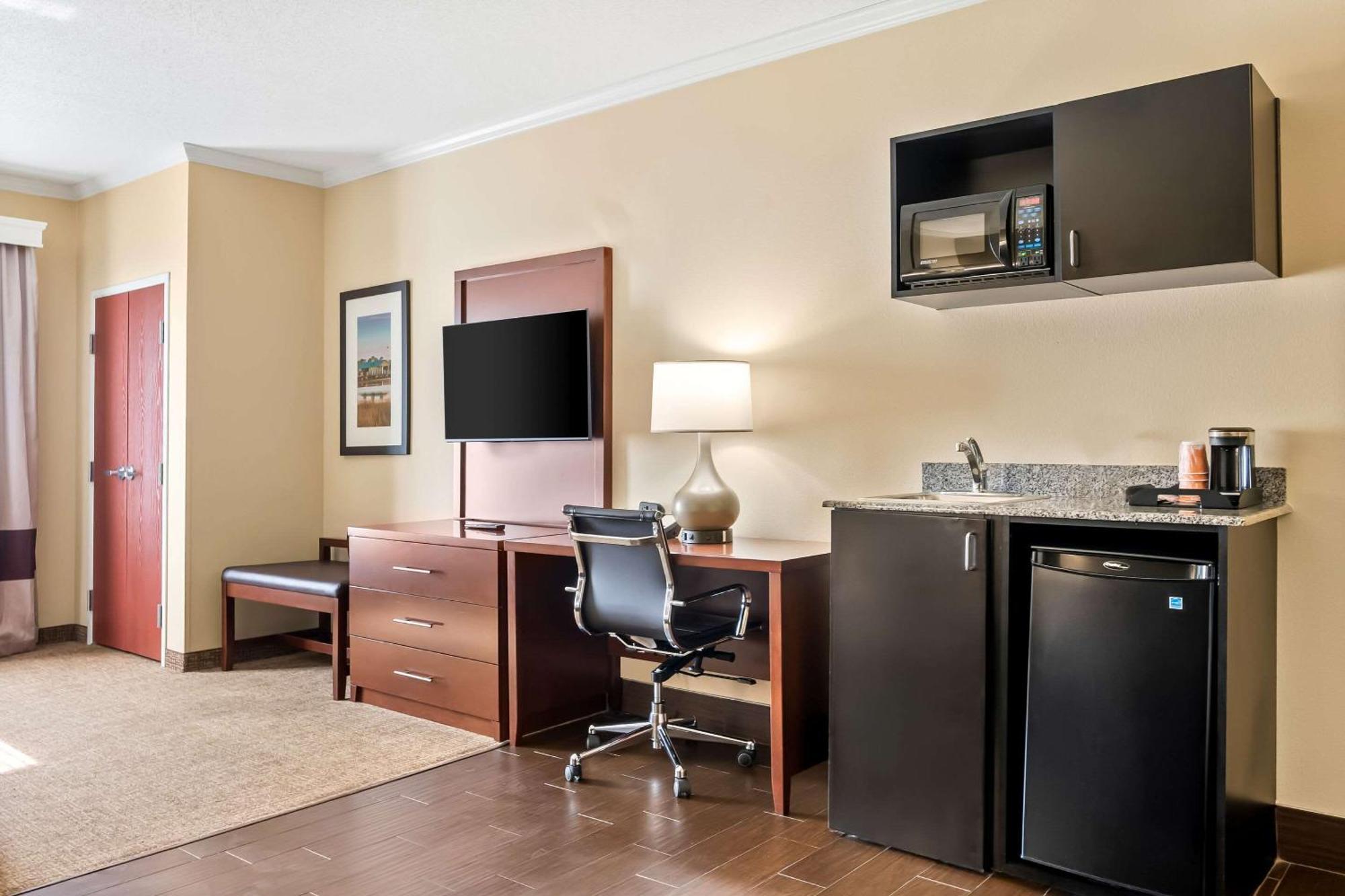 Suite Queen Two Queen Beds Accessible or Non-Smoking