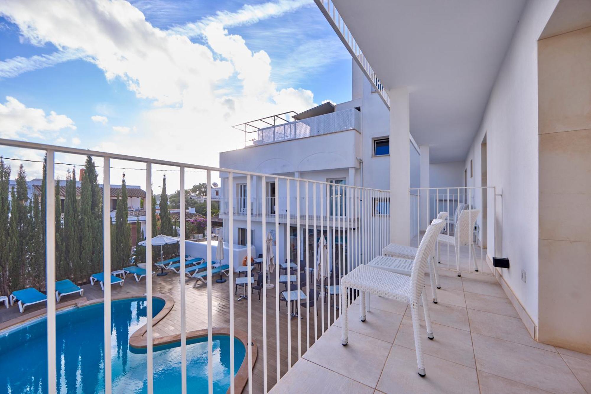 Double Room Pool View
