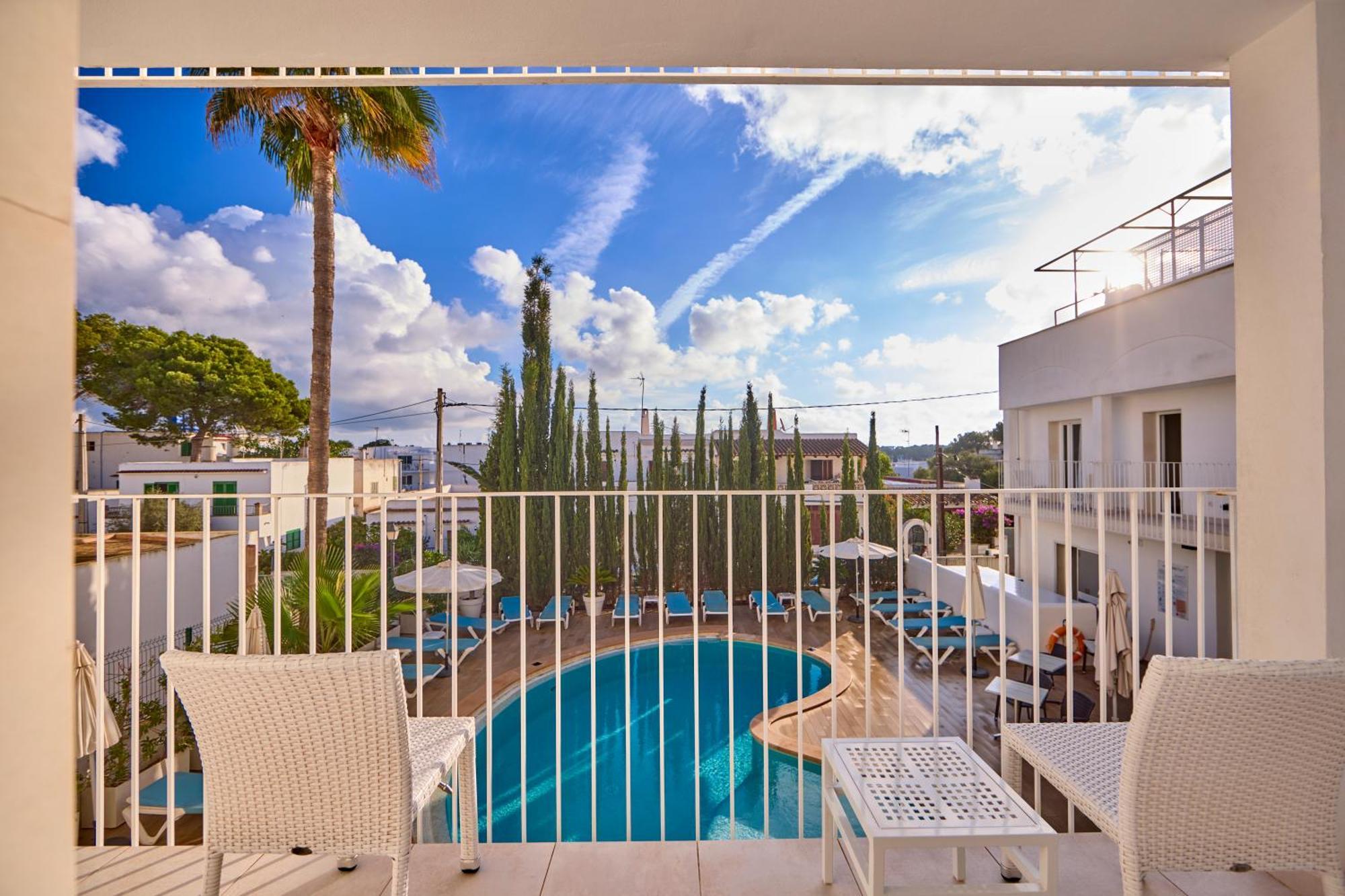 Double Room Pool View