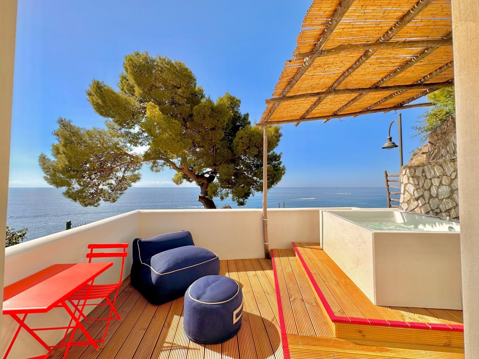 Jacuzzi Suite Sea View Terrace