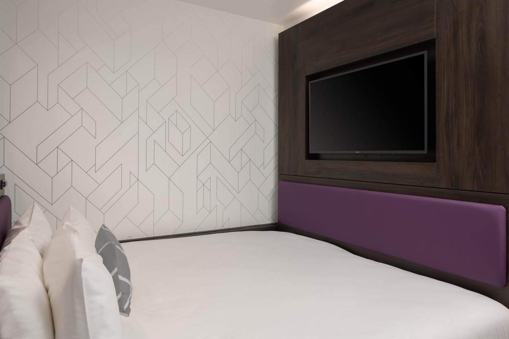 Windowless Efficient King Room,1646380739:JPEG