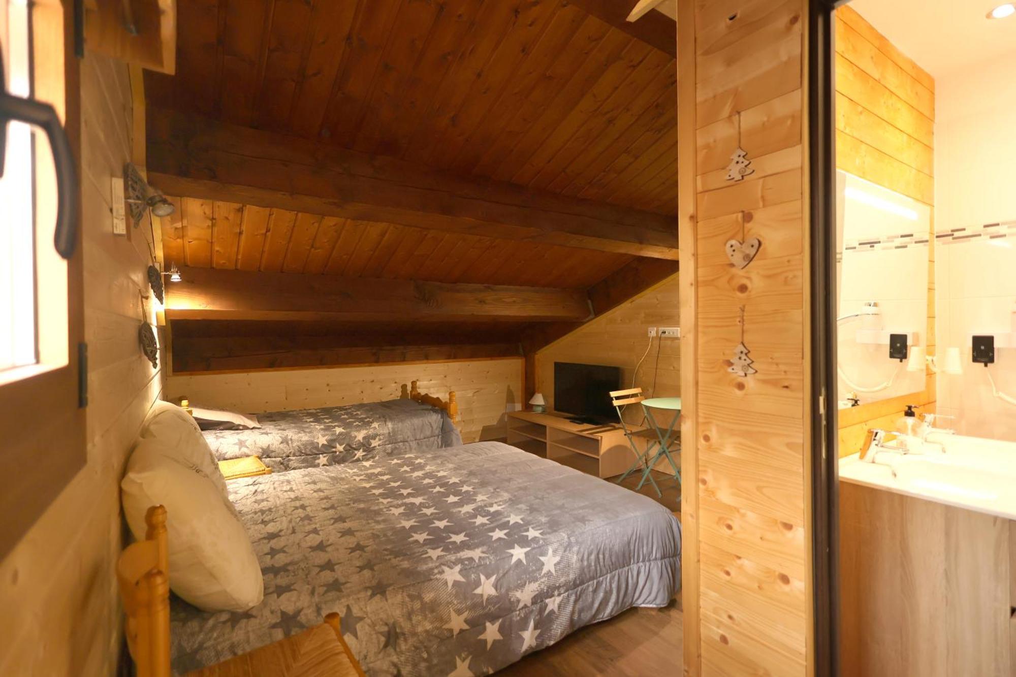 Double Room Private Bathroom