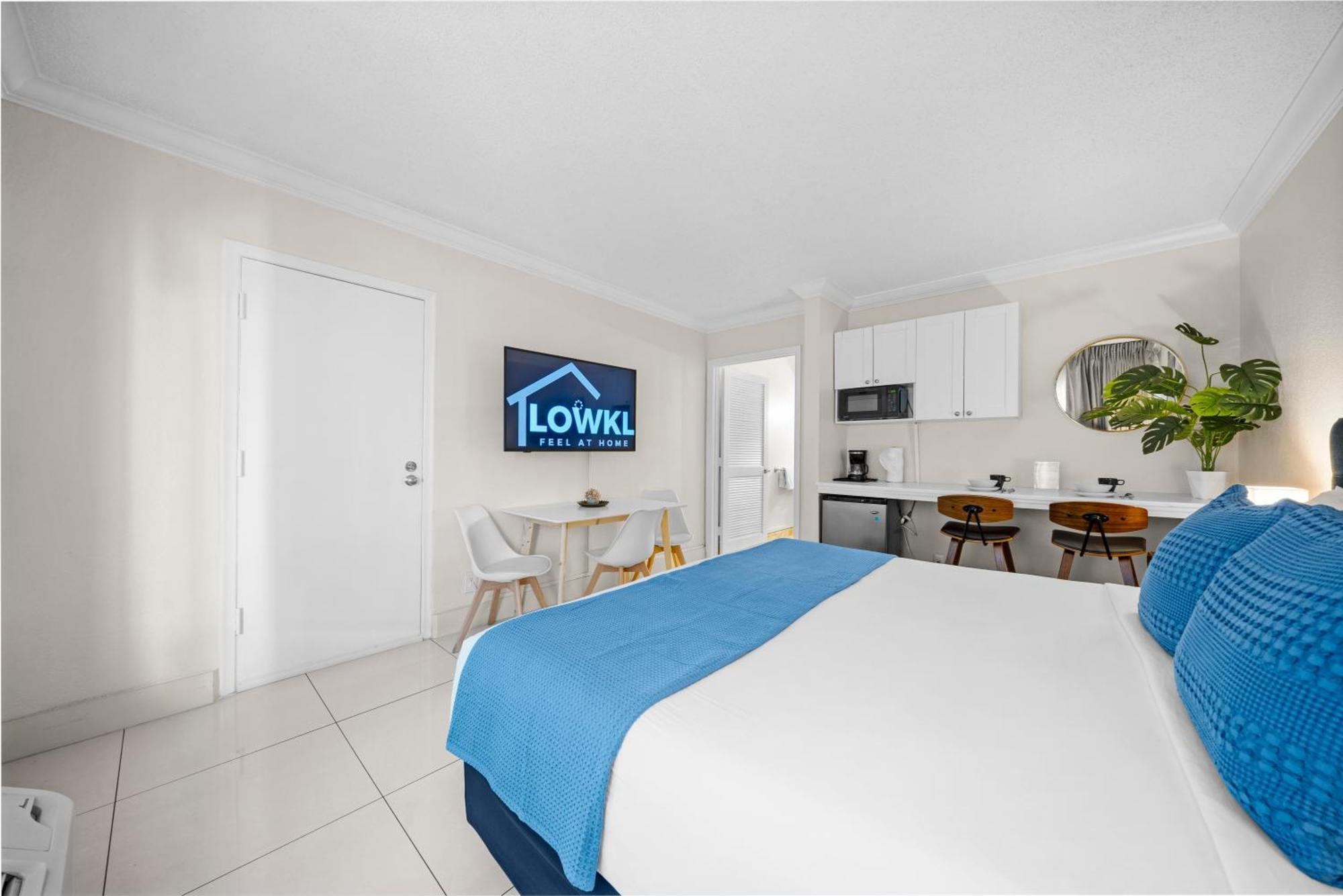 Standard Accessible Queen Room